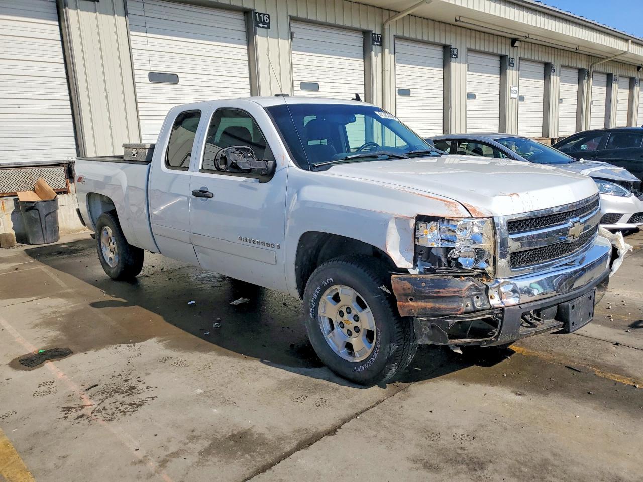 2008 Chevrolet Silverado K1500 White vin: 2GCEK19J181217039