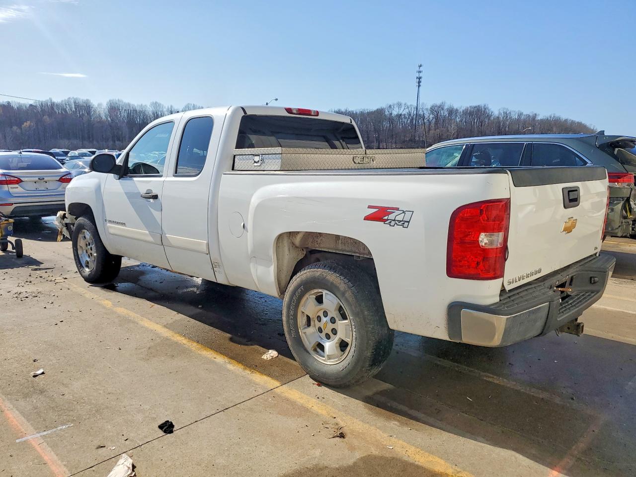 2008 Chevrolet Silverado K1500 White vin: 2GCEK19J181217039