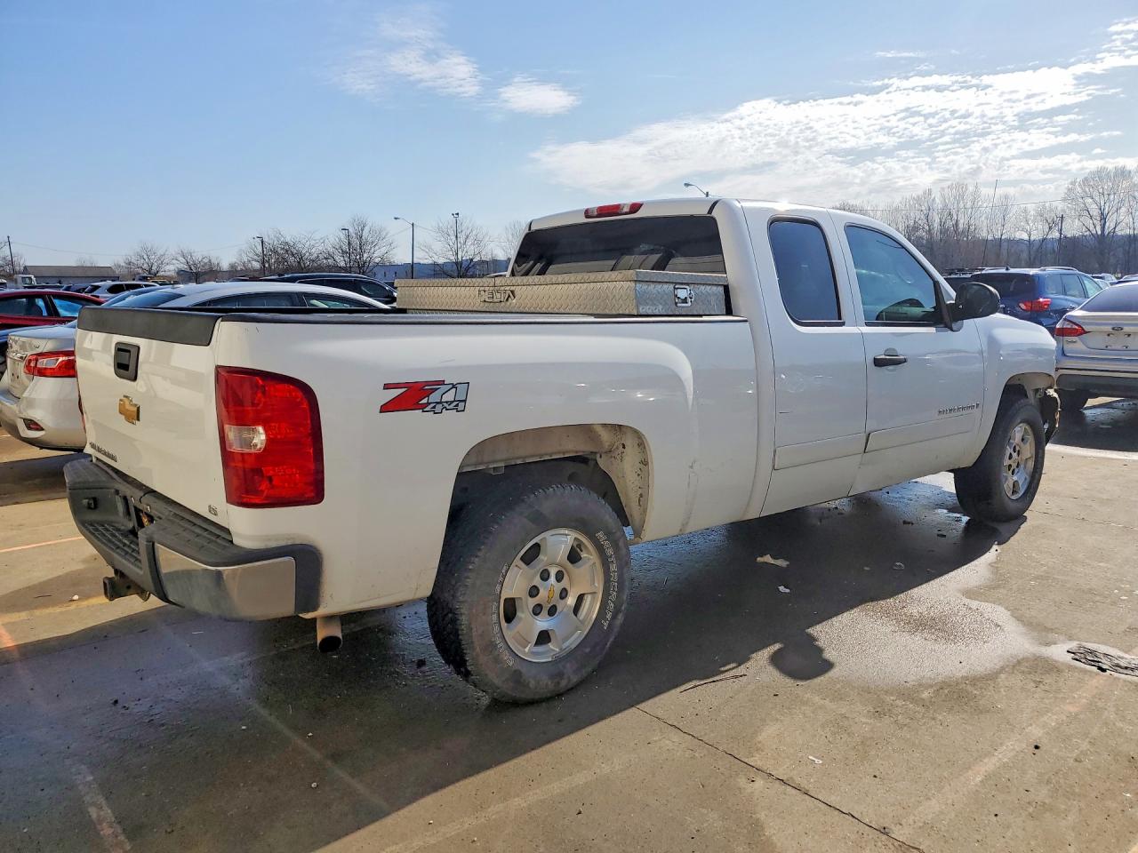 2008 Chevrolet Silverado K1500 White vin: 2GCEK19J181217039