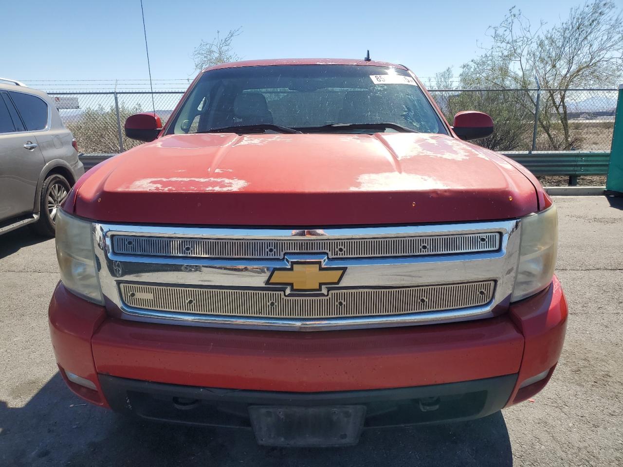 2008 Chevrolet Silverado K1500 Red vin: 2GCEK19J381136012