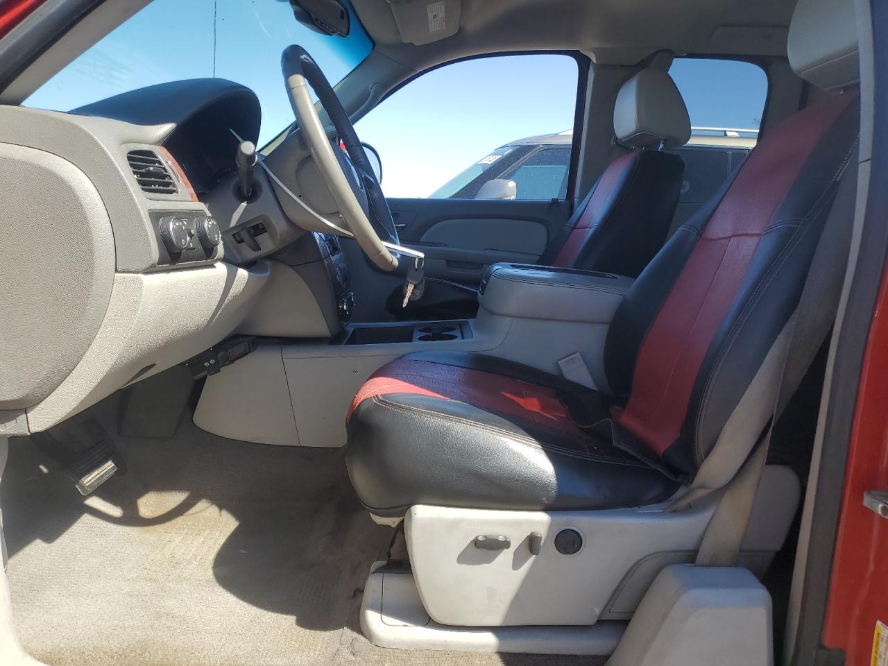 2008 Chevrolet Silverado K1500 Red vin: 2GCEK19J381136012