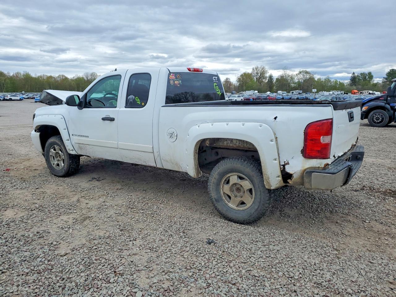 2007 Chevrolet Silverado White vin: 2GCEK19J471675768