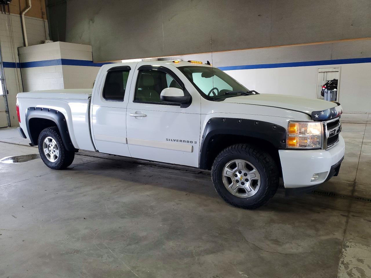 2008 Chevrolet Silverado K1500 Белый vin: 2GCEK19J481175417