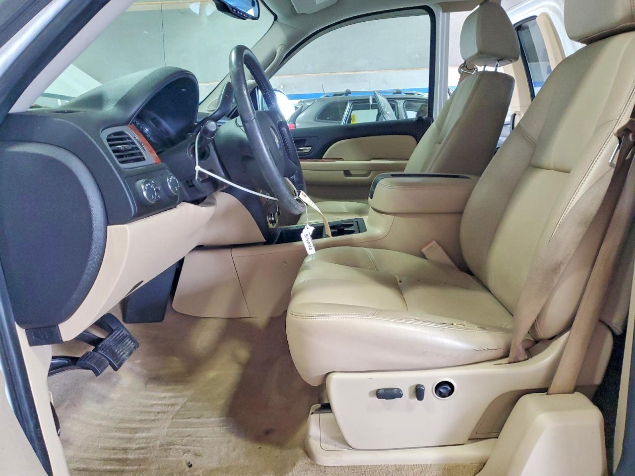 2008 Chevrolet Silverado K1500 Белый vin: 2GCEK19J481175417