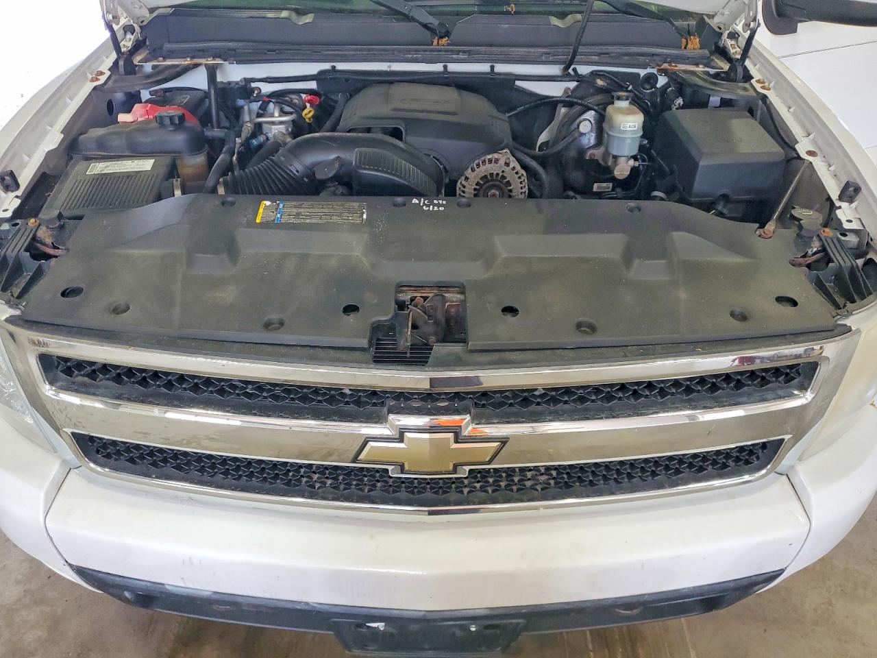 2008 Chevrolet Silverado K1500 Белый vin: 2GCEK19J481175417