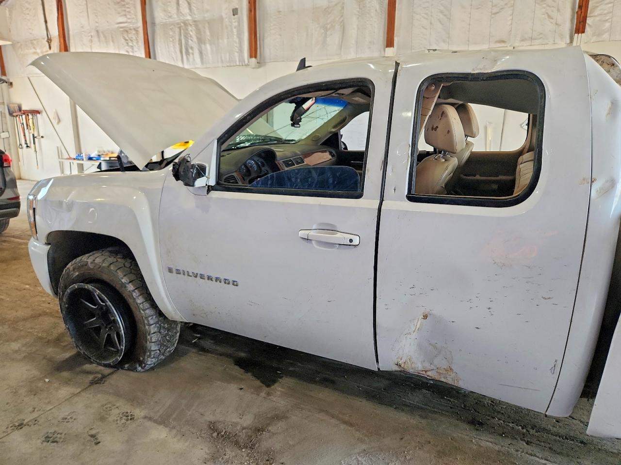 2007 Chevrolet Silverado K1500 White vin: 2GCEK19J571513065