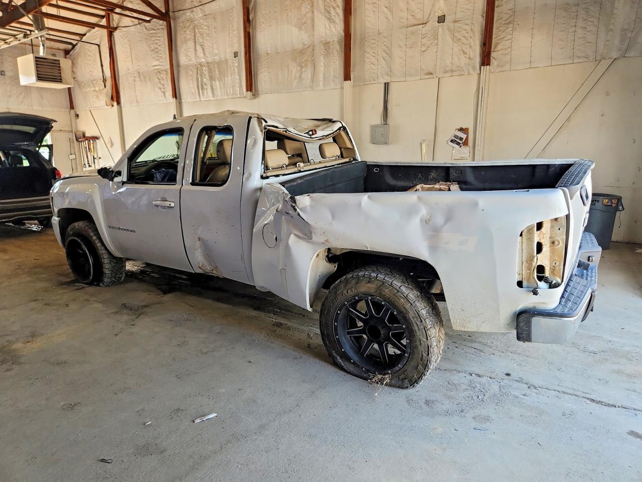 2007 Chevrolet Silverado K1500 White vin: 2GCEK19J571513065