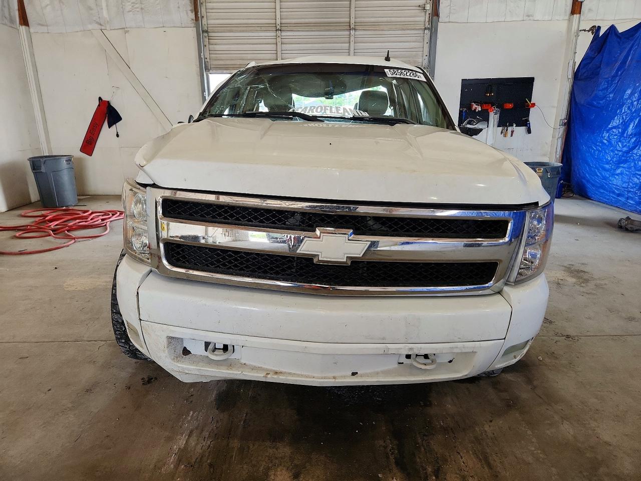 2007 Chevrolet Silverado K1500 White vin: 2GCEK19J571513065