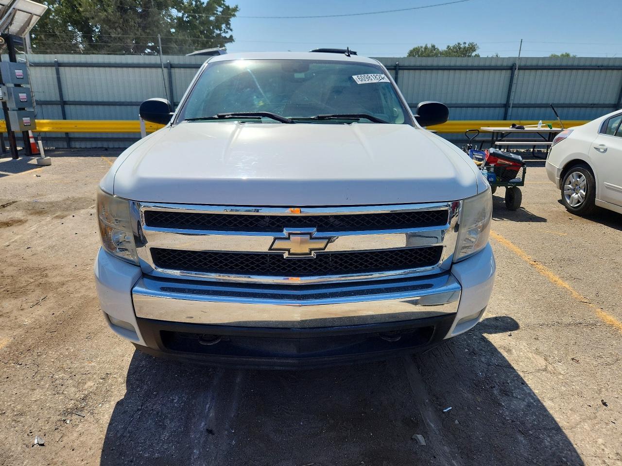 2007 Chevrolet Silverado K1500 White vin: 2GCEK19J871704060