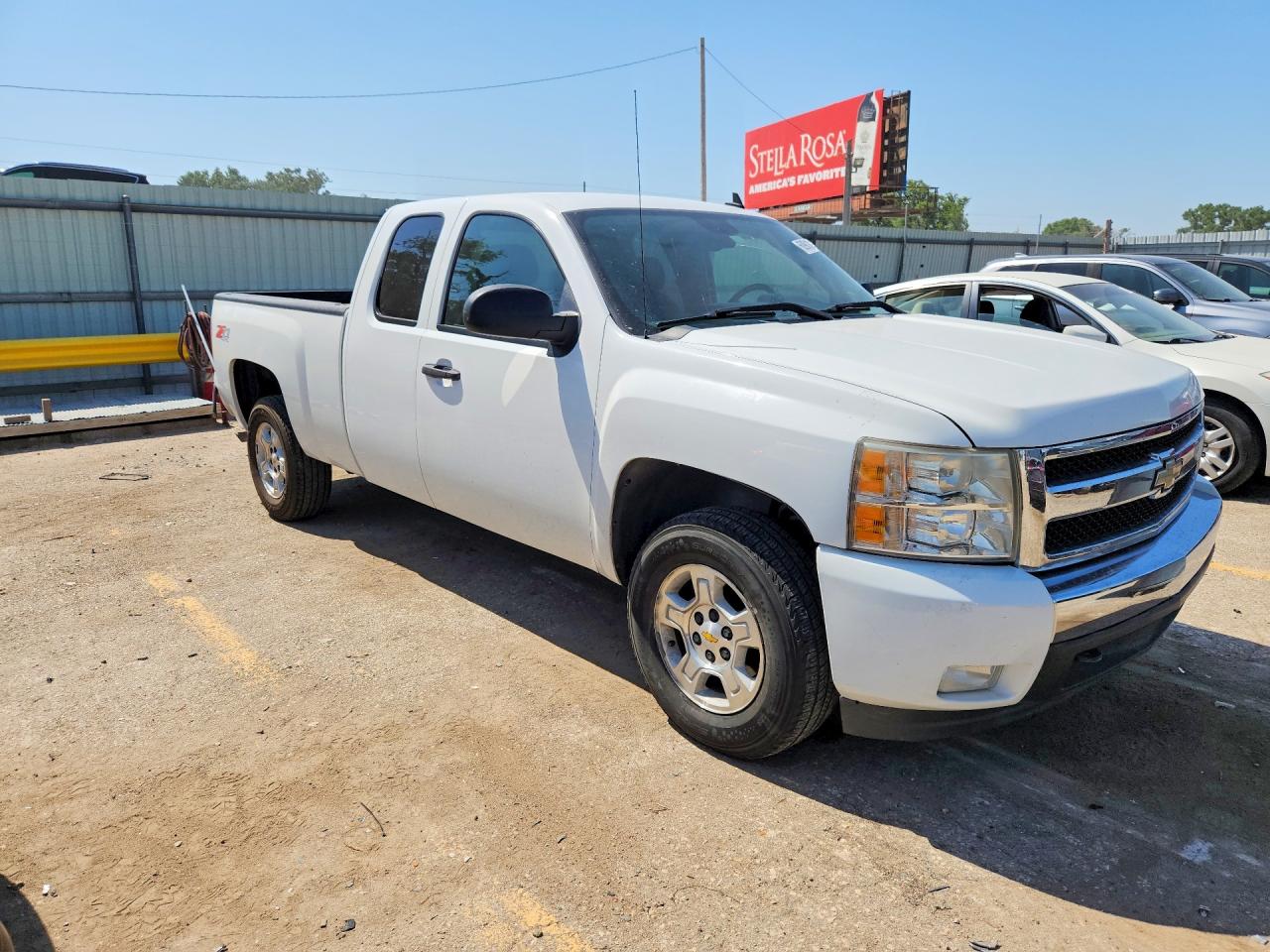 2007 Chevrolet Silverado K1500 White vin: 2GCEK19J871704060