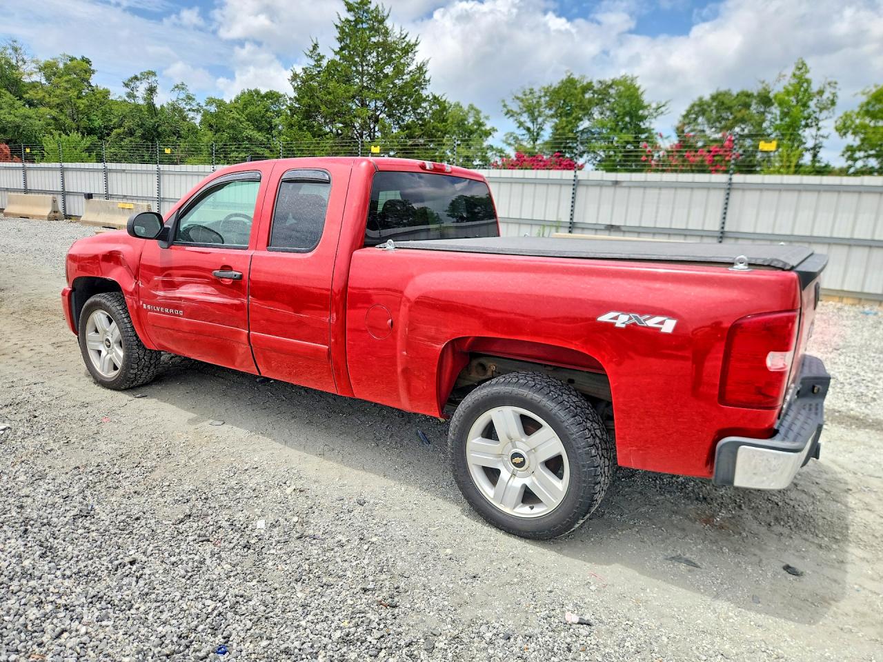2008 Chevrolet Silverado K1500 Red vin: 2GCEK19JX81272623
