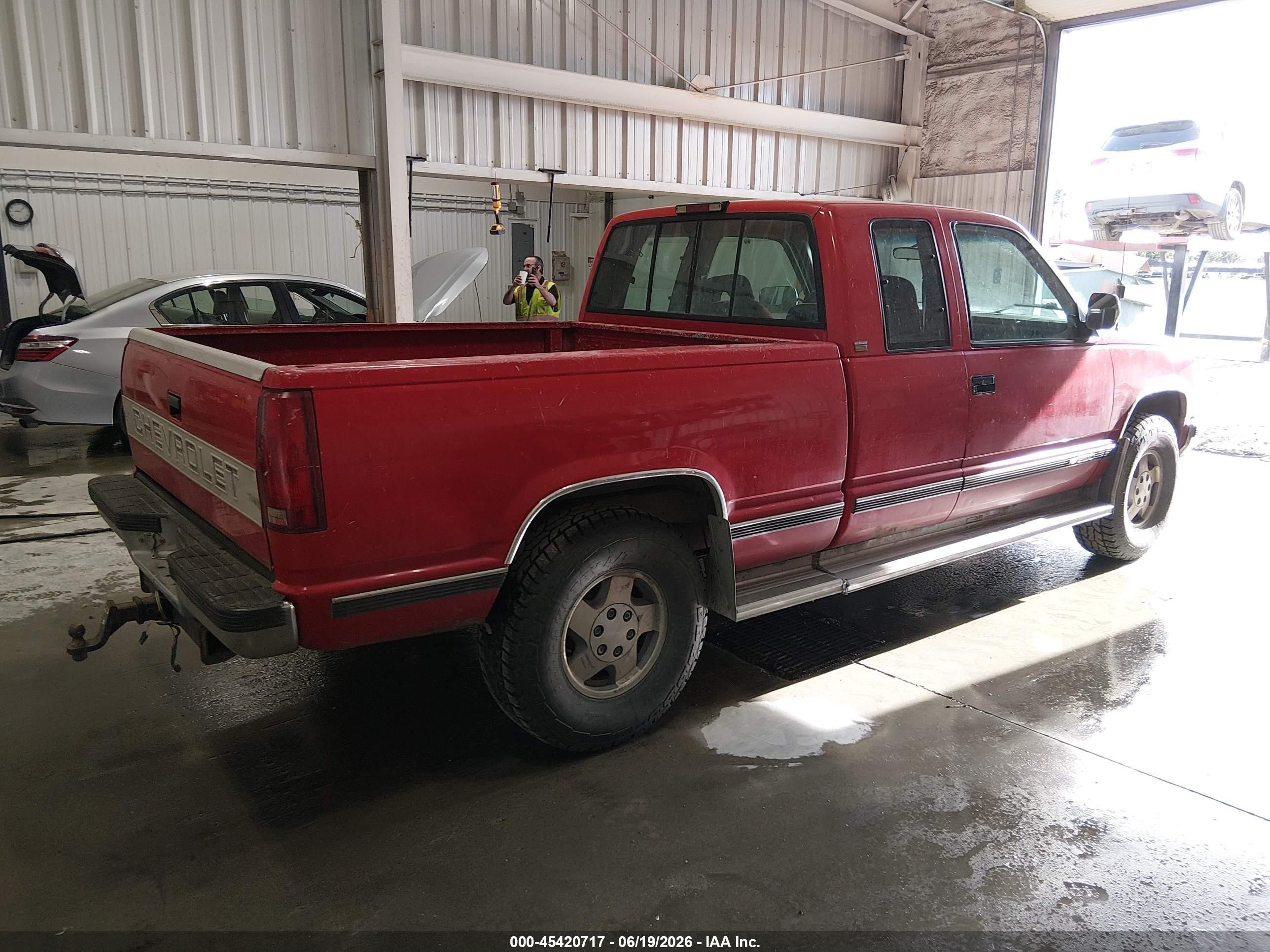 1994 Chevrolet Gmt-400 K1500 Red vin: 2GCEK19K4R1127166