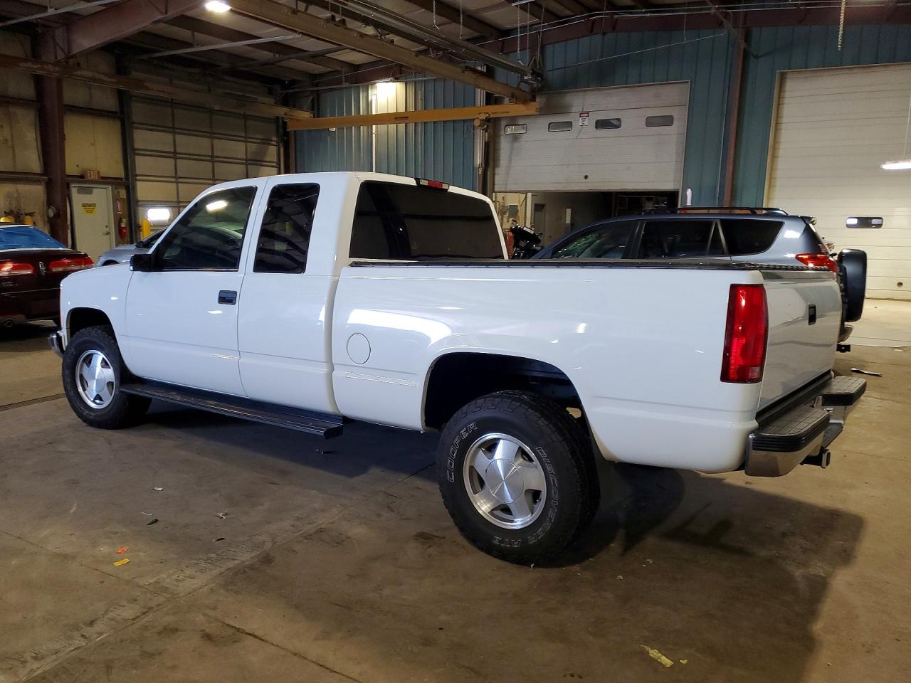 1994 Chevrolet Gmt-400 K1500 White vin: 2GCEK19K6R1263492