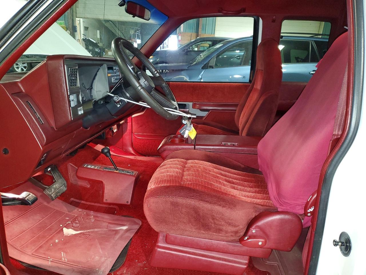 1994 Chevrolet Gmt-400 K1500 White vin: 2GCEK19K6R1263492