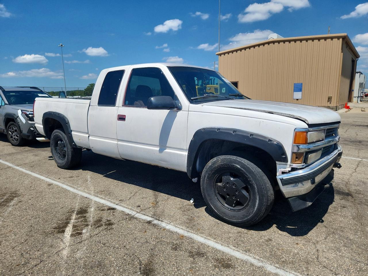 1995 Chevrolet Gmt-400 K1500 White vin: 2GCEK19K8S1262124