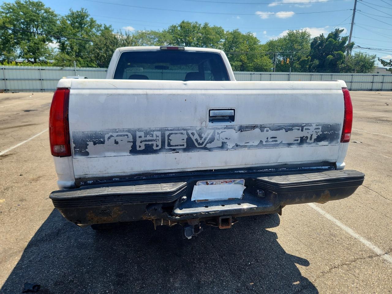 1995 Chevrolet Gmt-400 K1500 White vin: 2GCEK19K8S1262124
