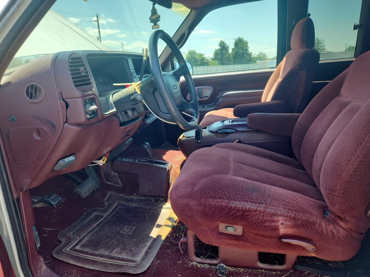 1995 Chevrolet Gmt-400 K1500 White vin: 2GCEK19K8S1262124