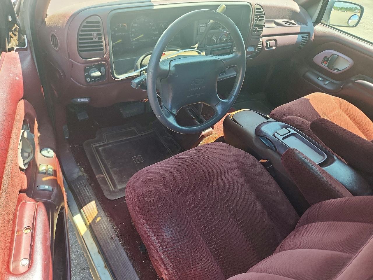 1995 Chevrolet Gmt-400 K1500 White vin: 2GCEK19K8S1262124