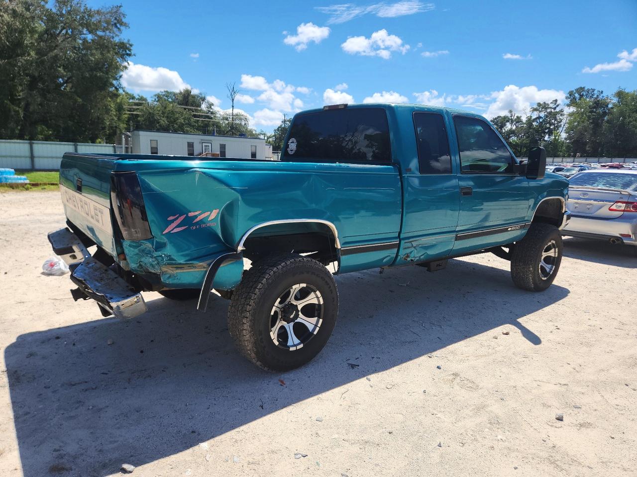 1995 Chevrolet Gmt-400 K1500 Turquoise vin: 2GCEK19K8S1299027