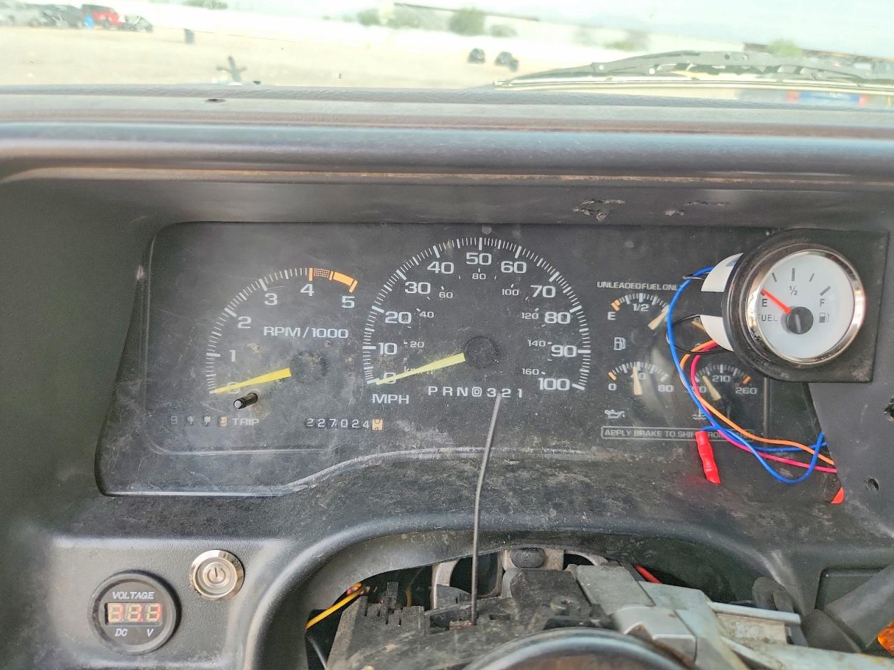 1995 Chevrolet Gmt-400 K1500 White vin: 2GCEK19KXS1269012