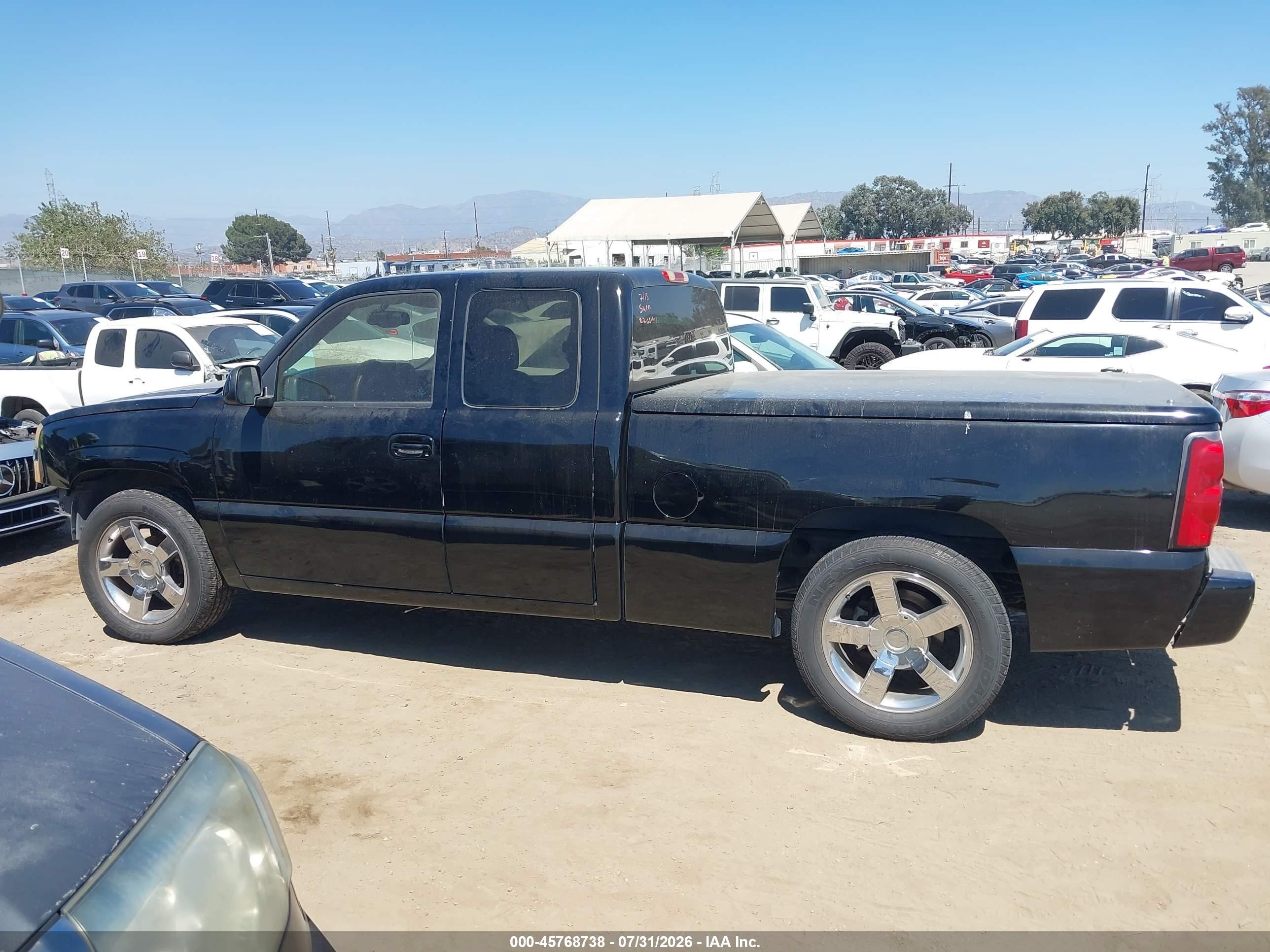2005 Chevrolet Silverado 1500 Ss Черный vin: 2GCEK19N151361396