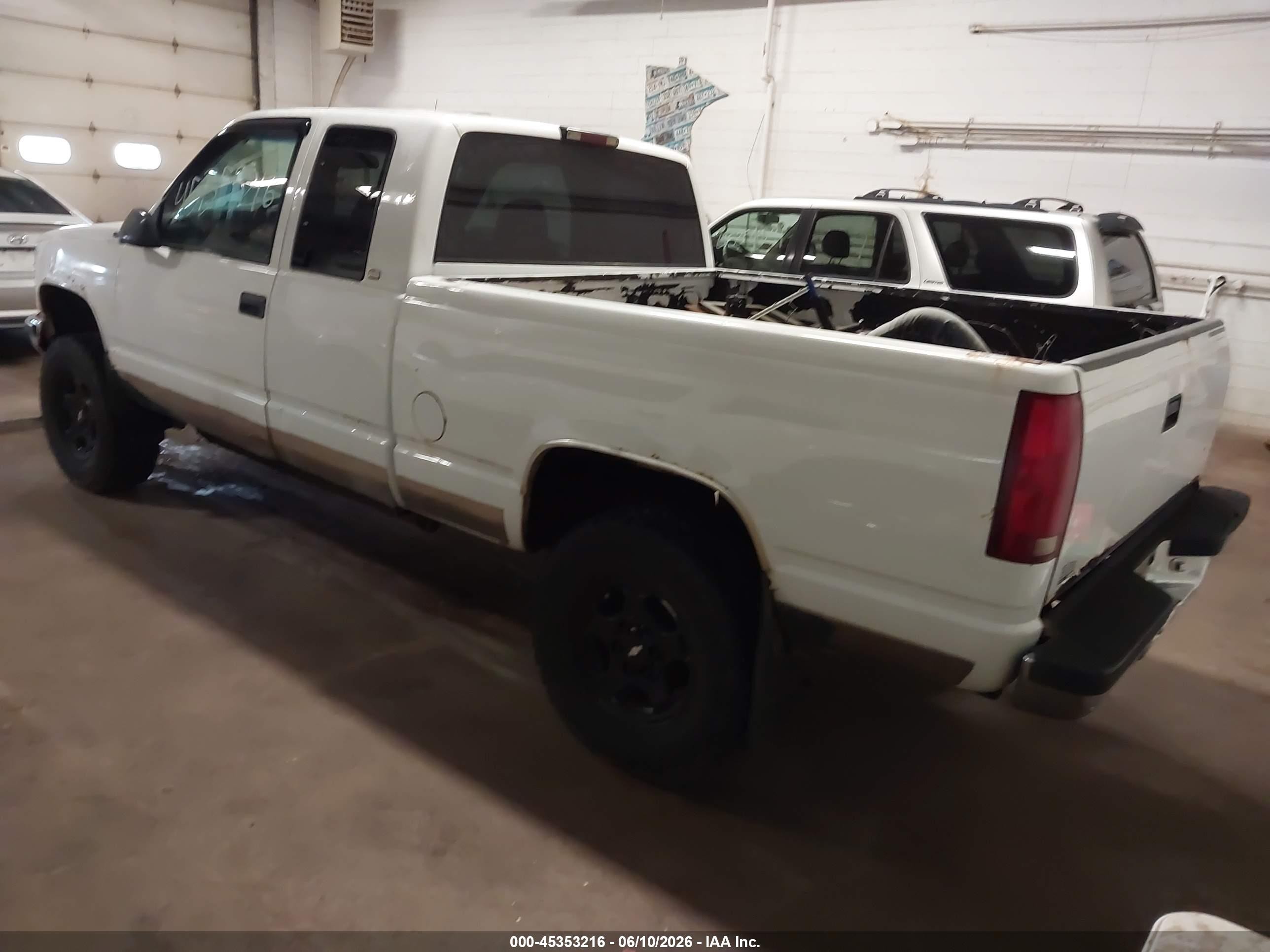 1998 Chevrolet C/k 1500 Fleetside White vin: 2GCEK19R1W1102329