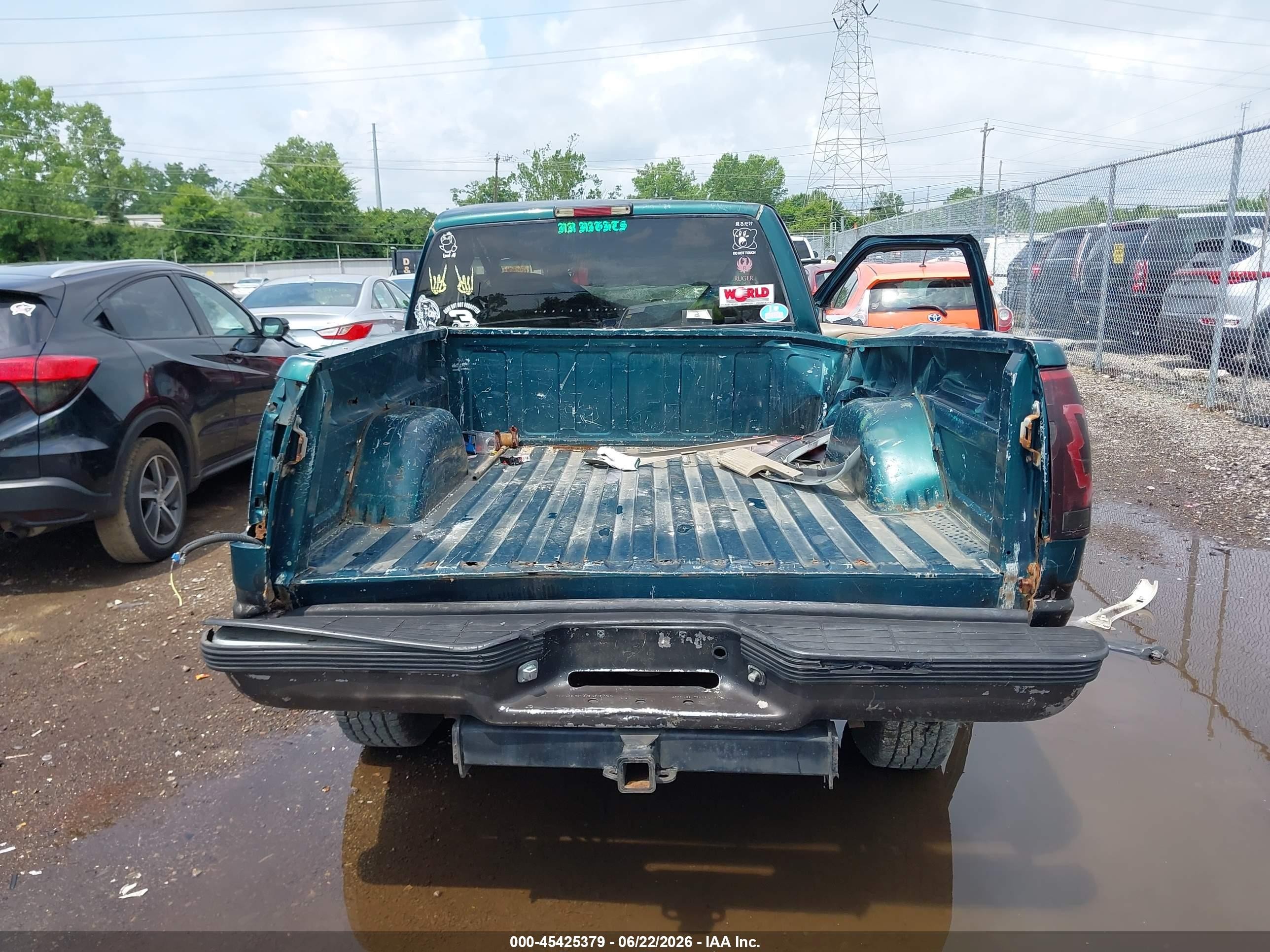 1998 Chevrolet C/k 1500 Fleetside Green vin: 2GCEK19R1W1170873
