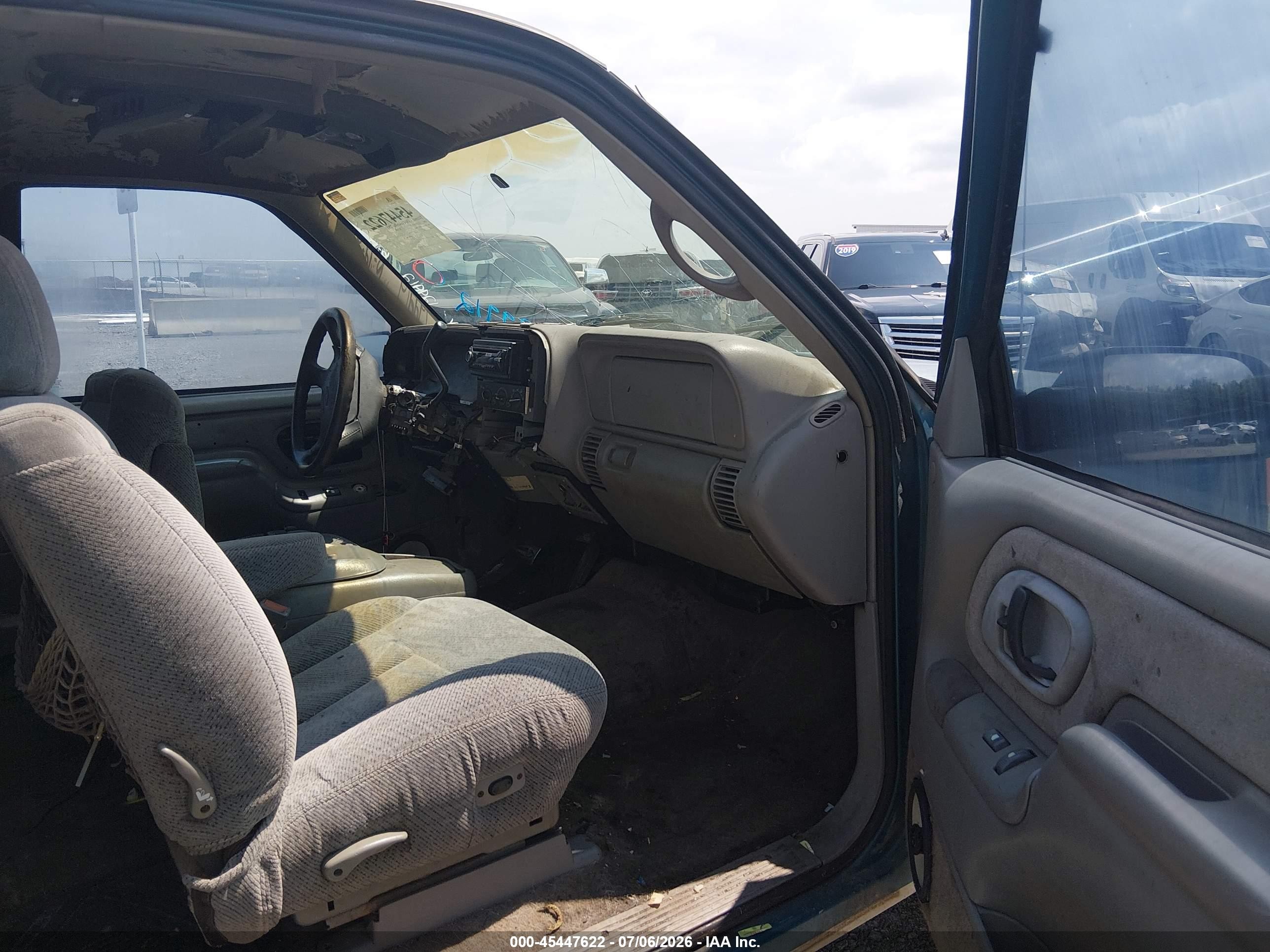 1997 Chevrolet K1500 Fleetside Green vin: 2GCEK19R2V1129912
