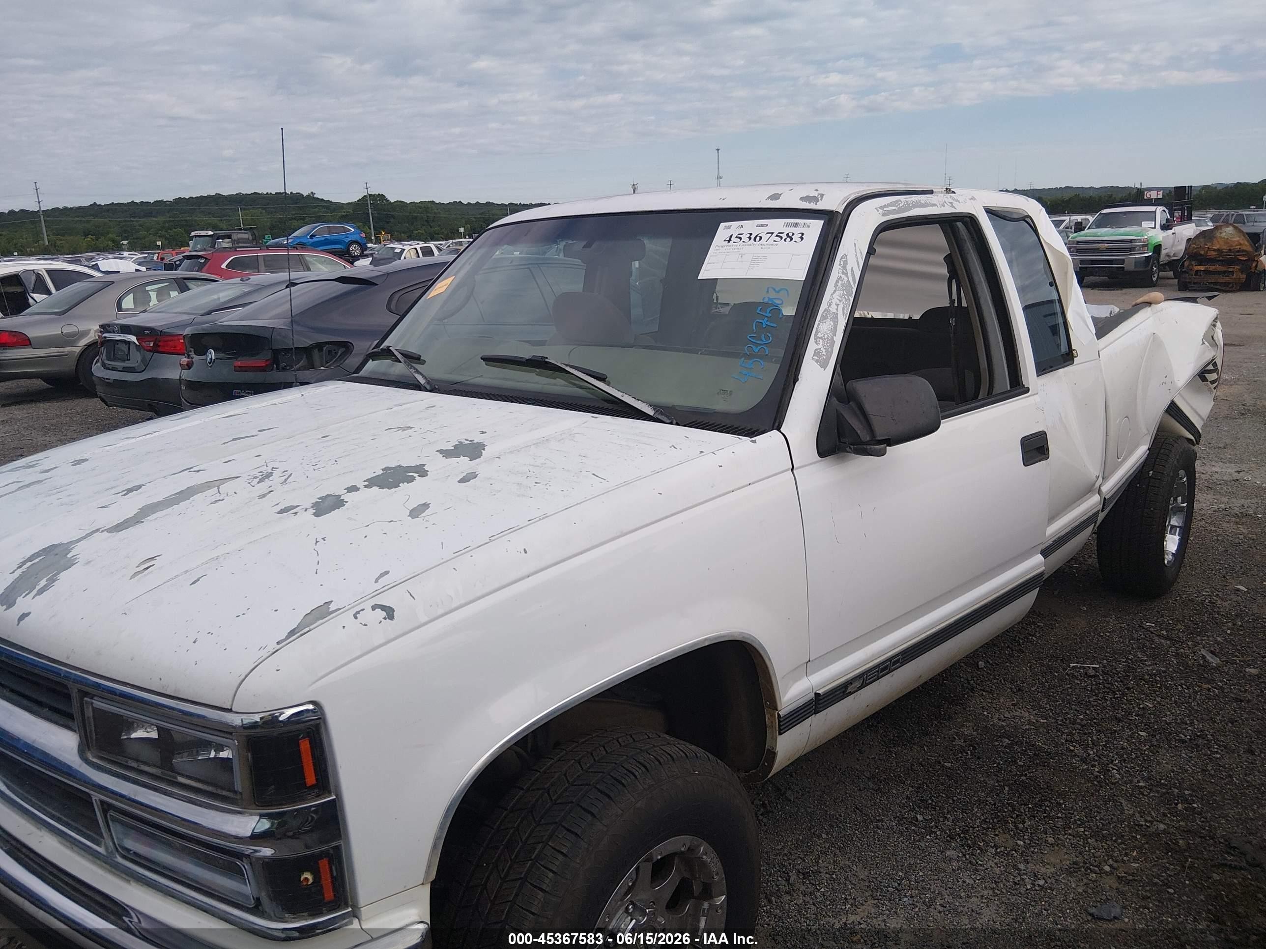 1997 Chevrolet K1500 Fleetside White vin: 2GCEK19R2V1225359