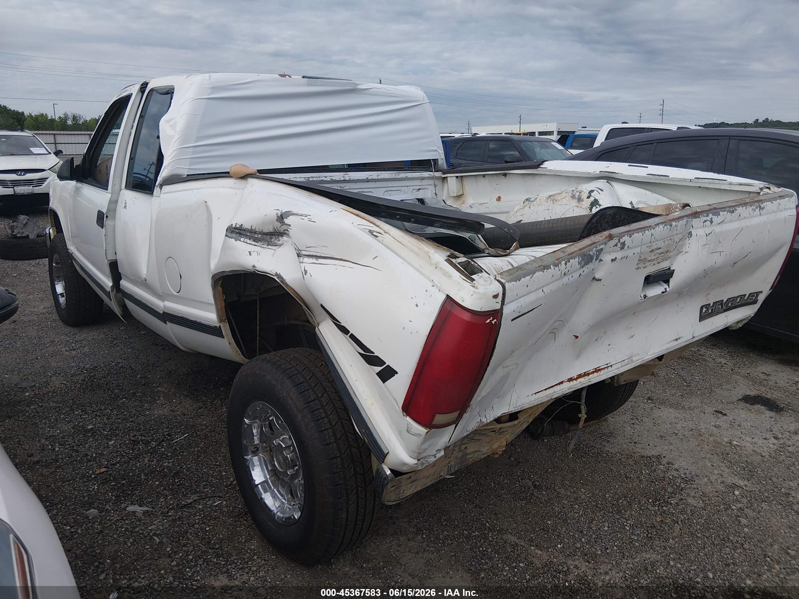 1997 Chevrolet K1500 Fleetside White vin: 2GCEK19R2V1225359
