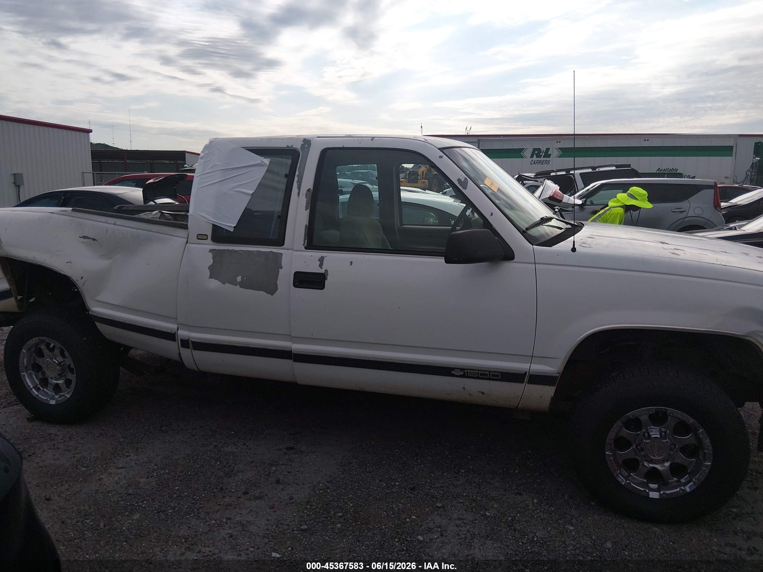 1997 Chevrolet K1500 Fleetside White vin: 2GCEK19R2V1225359