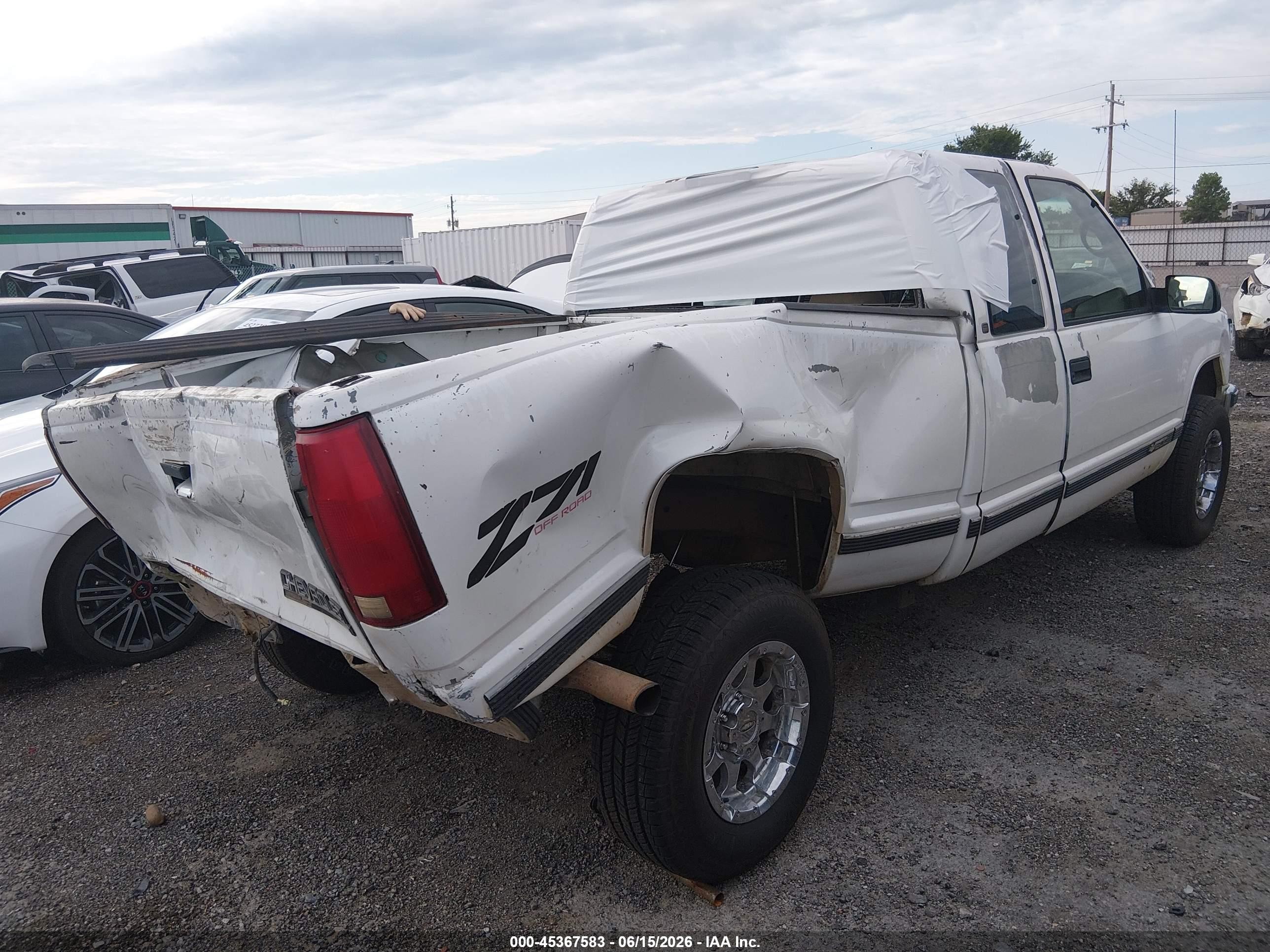 1997 Chevrolet K1500 Fleetside White vin: 2GCEK19R2V1225359