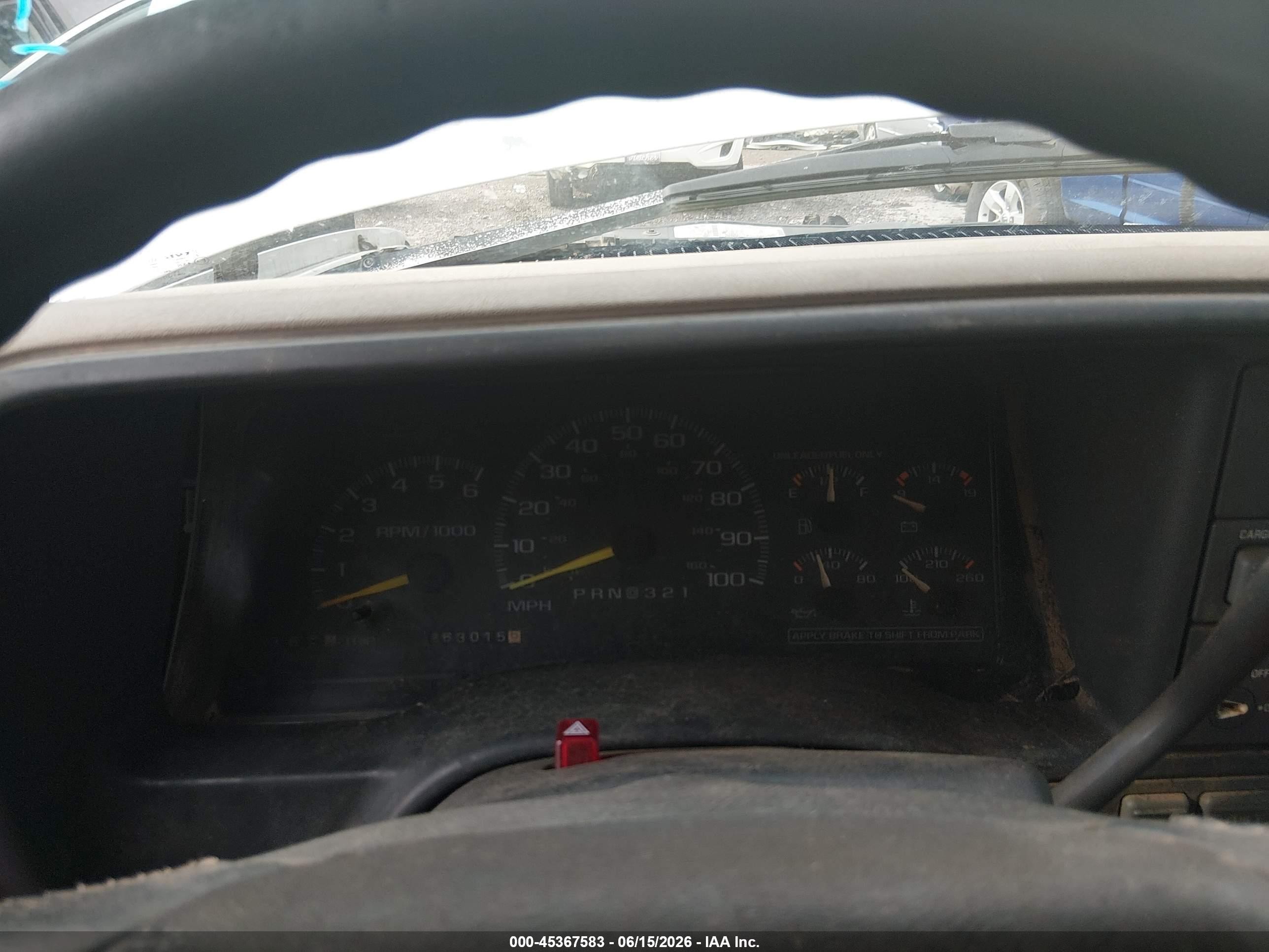 1997 Chevrolet K1500 Fleetside White vin: 2GCEK19R2V1225359