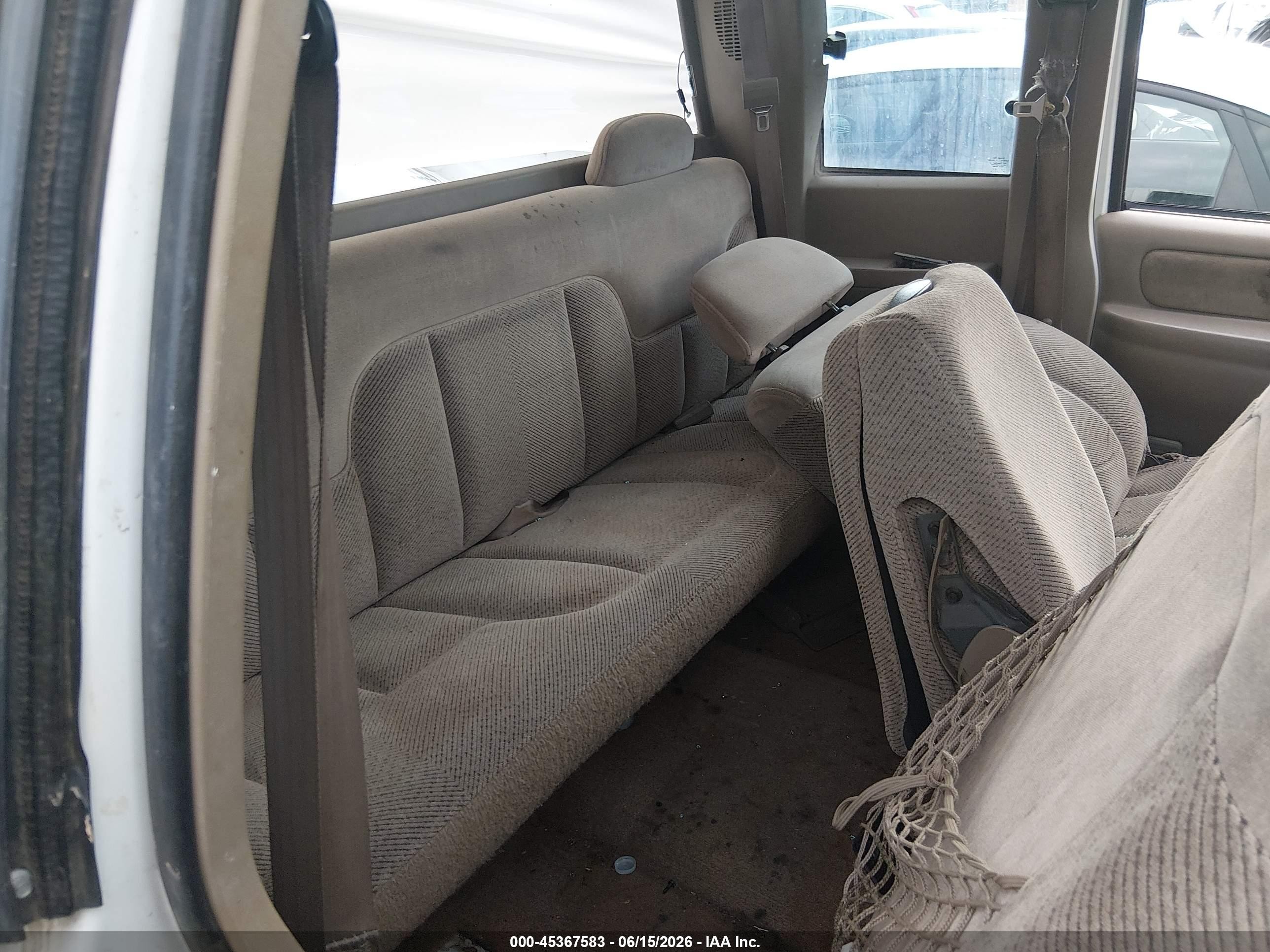1997 Chevrolet K1500 Fleetside White vin: 2GCEK19R2V1225359
