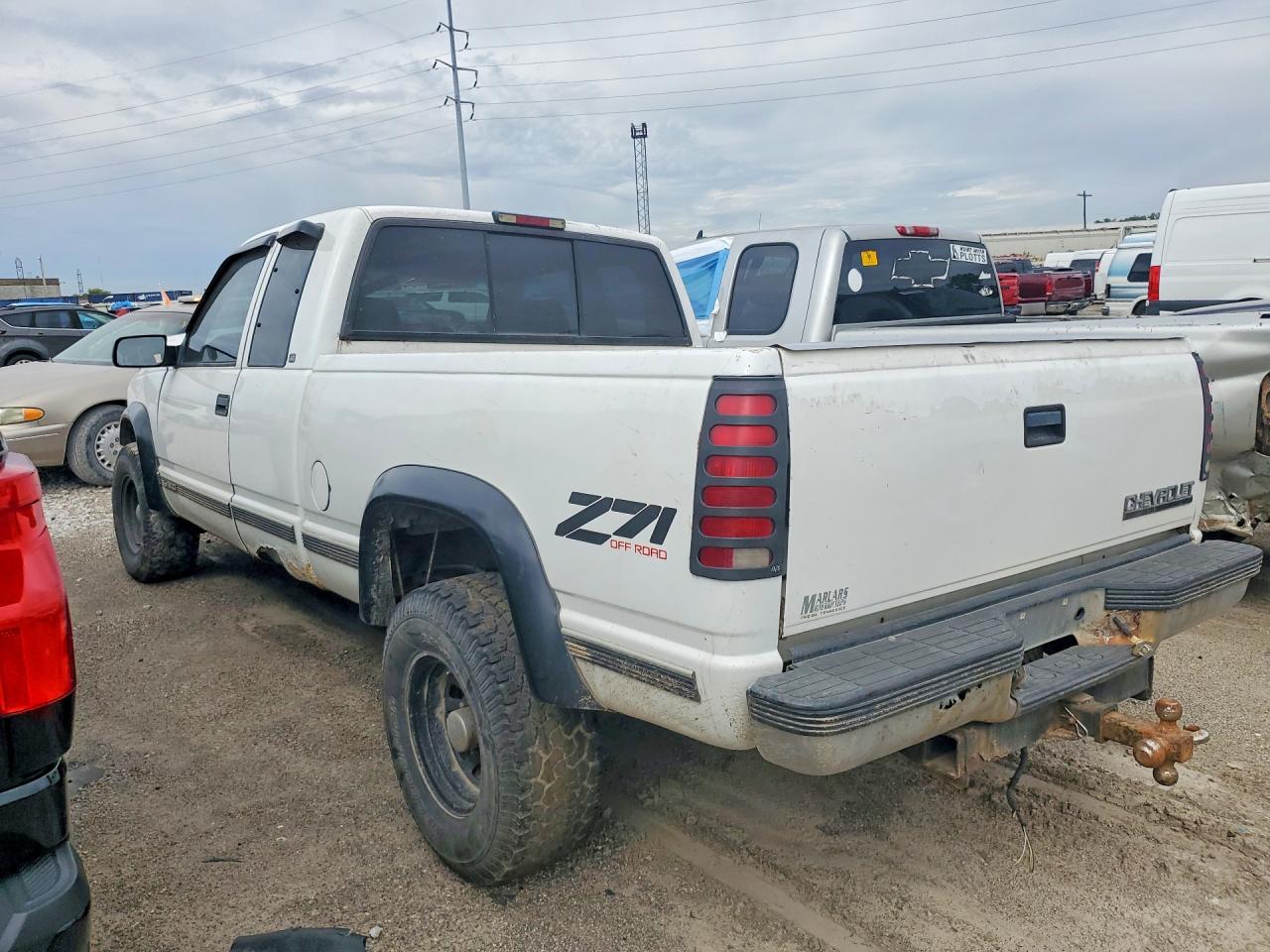1998 Chevrolet Gmt-400 K1500 White vin: 2GCEK19R2W1174401