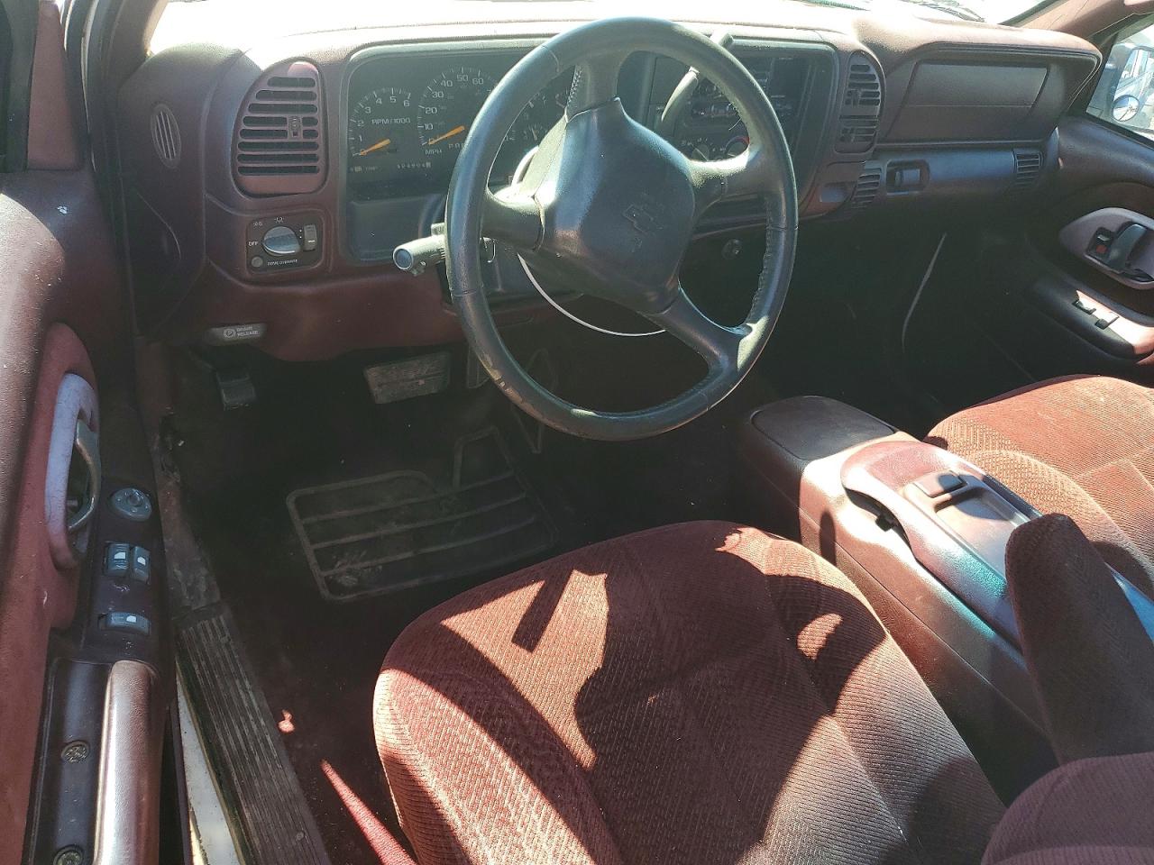 1998 Chevrolet Gmt-400 K1500 White vin: 2GCEK19R2W1174401