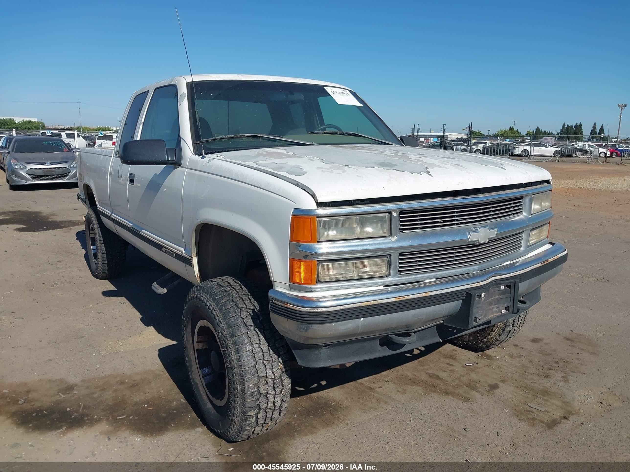 1996 Chevrolet Gmt-400 K1500 White vin: 2GCEK19R3T1201343