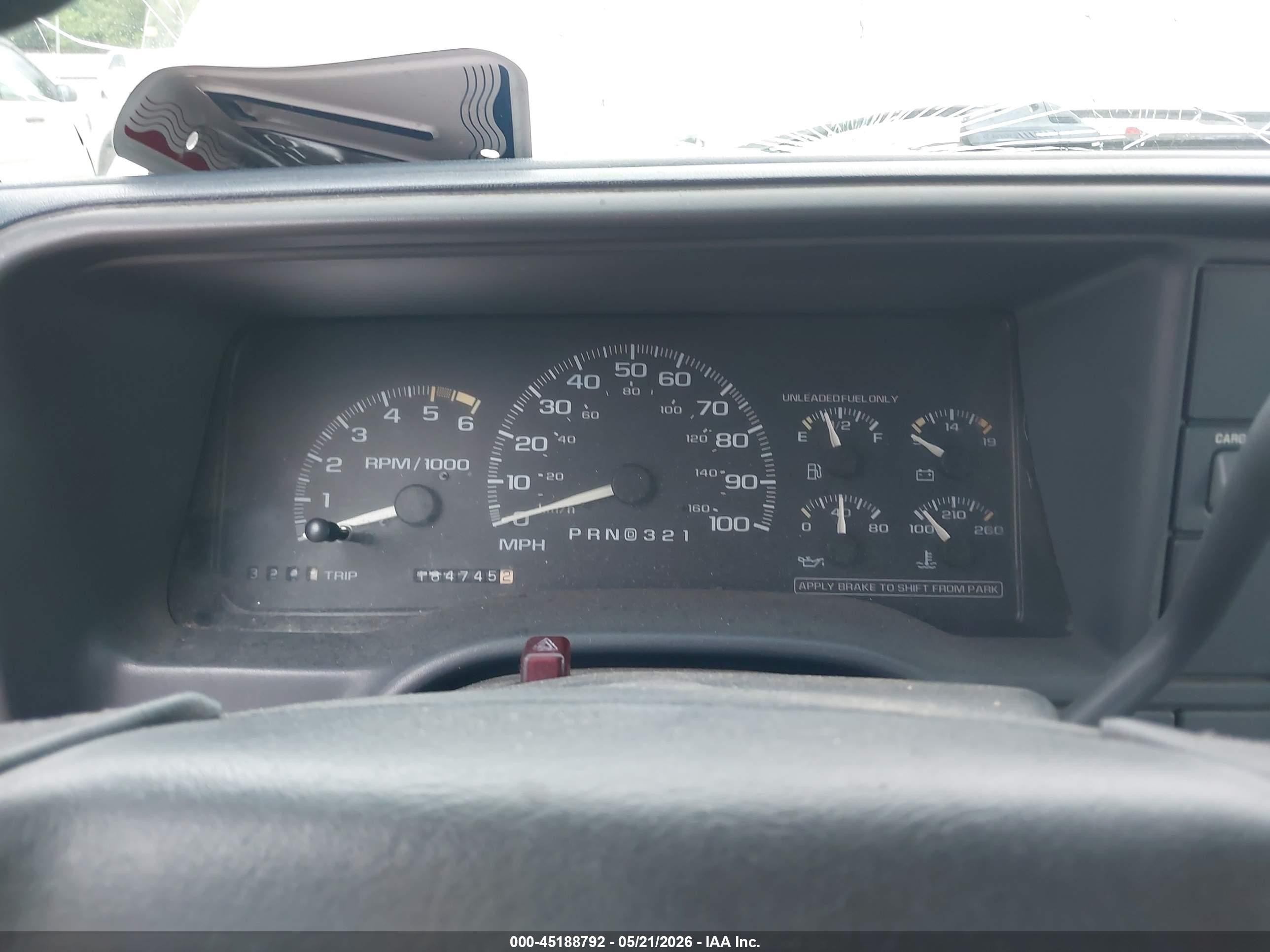 1996 Chevrolet Gmt-400 K1500 White vin: 2GCEK19R4T1128452