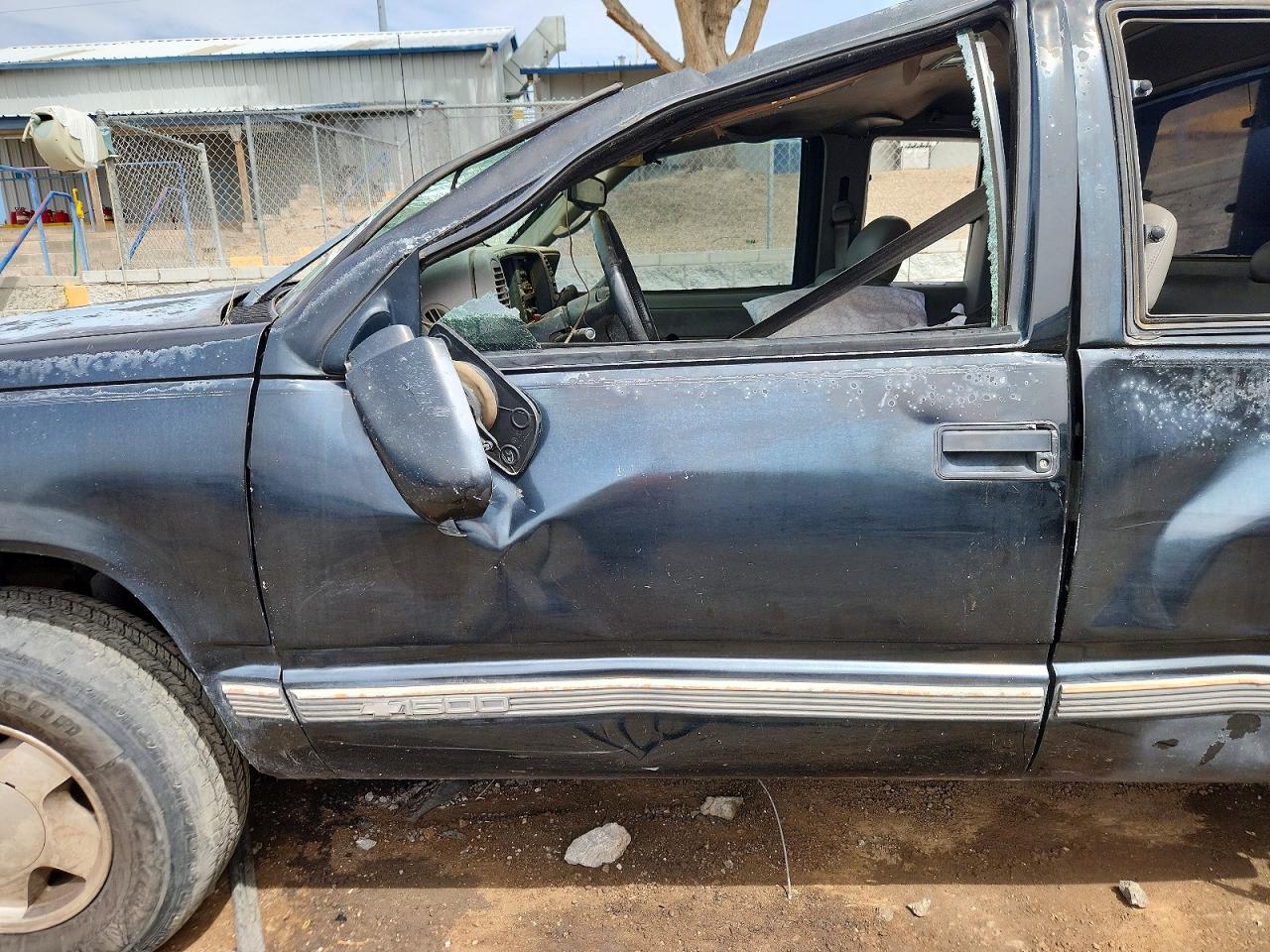 1998 Chevrolet Gmt-400 K1500 Black vin: 2GCEK19R5W1273049