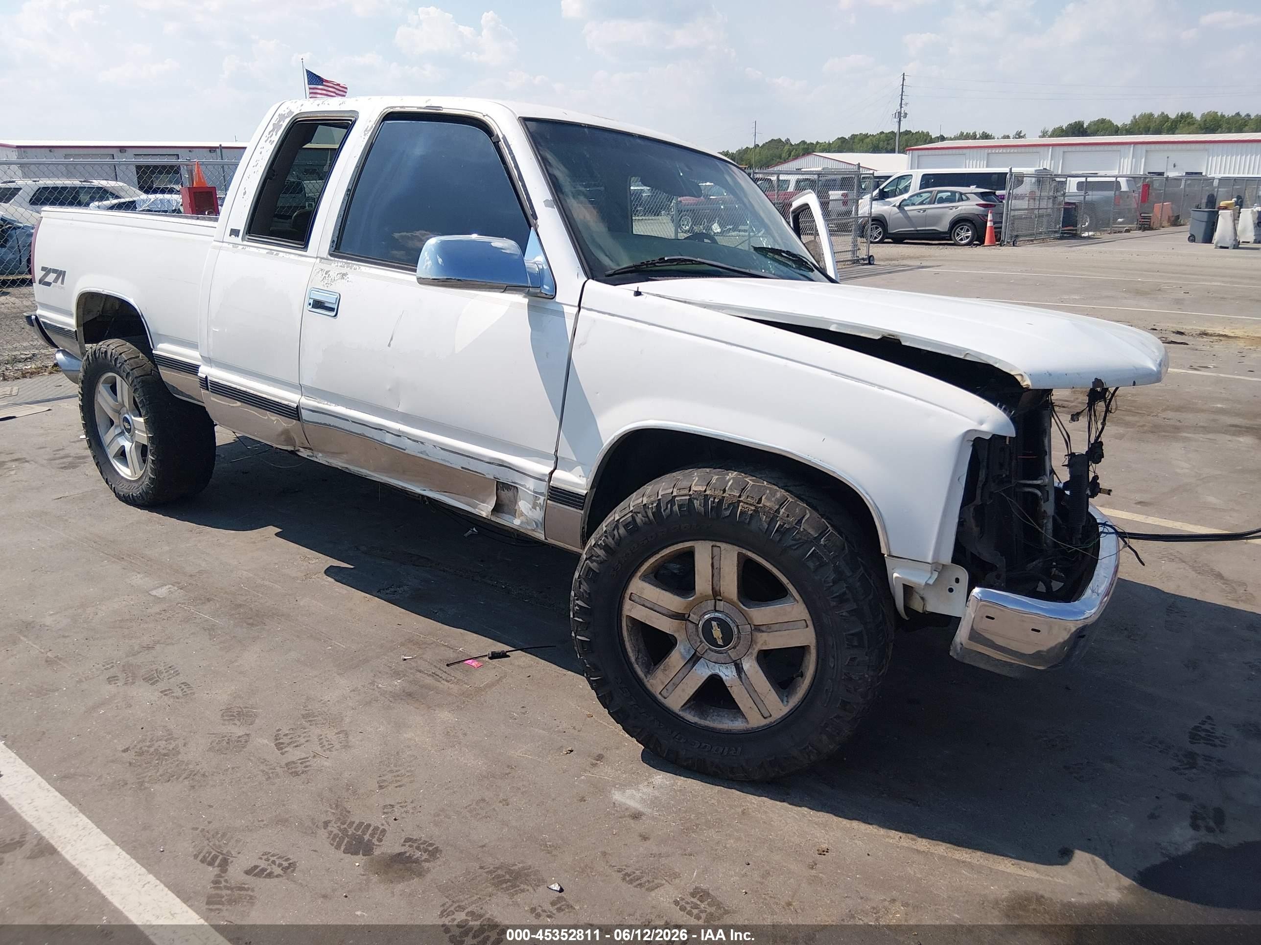 1997 Chevrolet K1500 Fleetside White vin: 2GCEK19R6V1146292