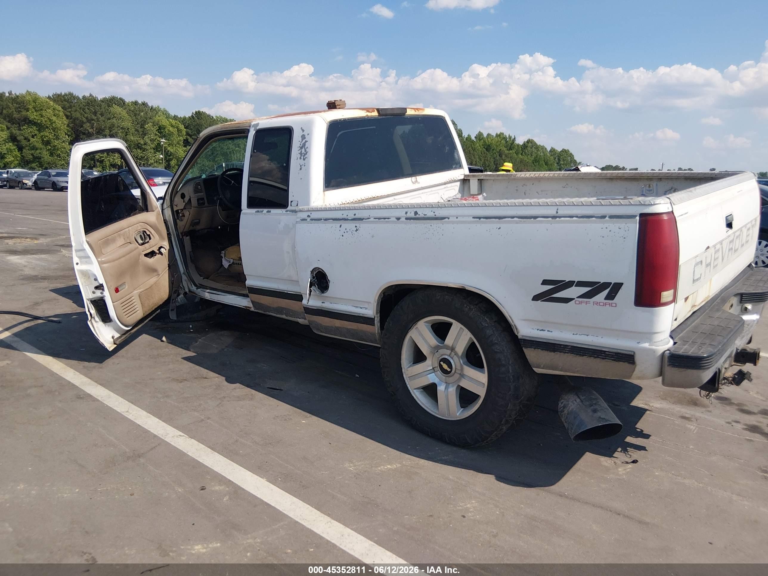 1997 Chevrolet K1500 Fleetside White vin: 2GCEK19R6V1146292