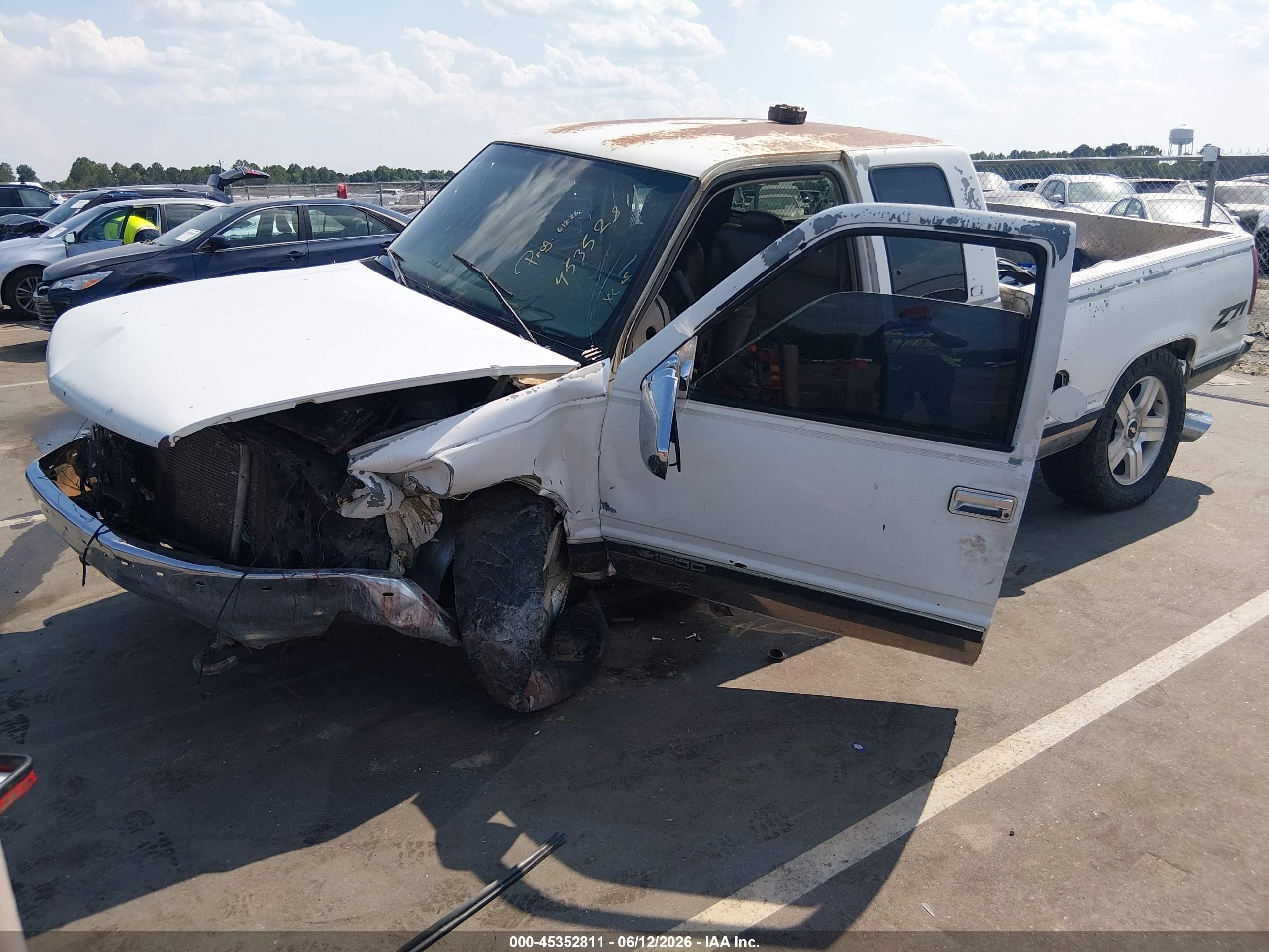 1997 Chevrolet K1500 Fleetside White vin: 2GCEK19R6V1146292