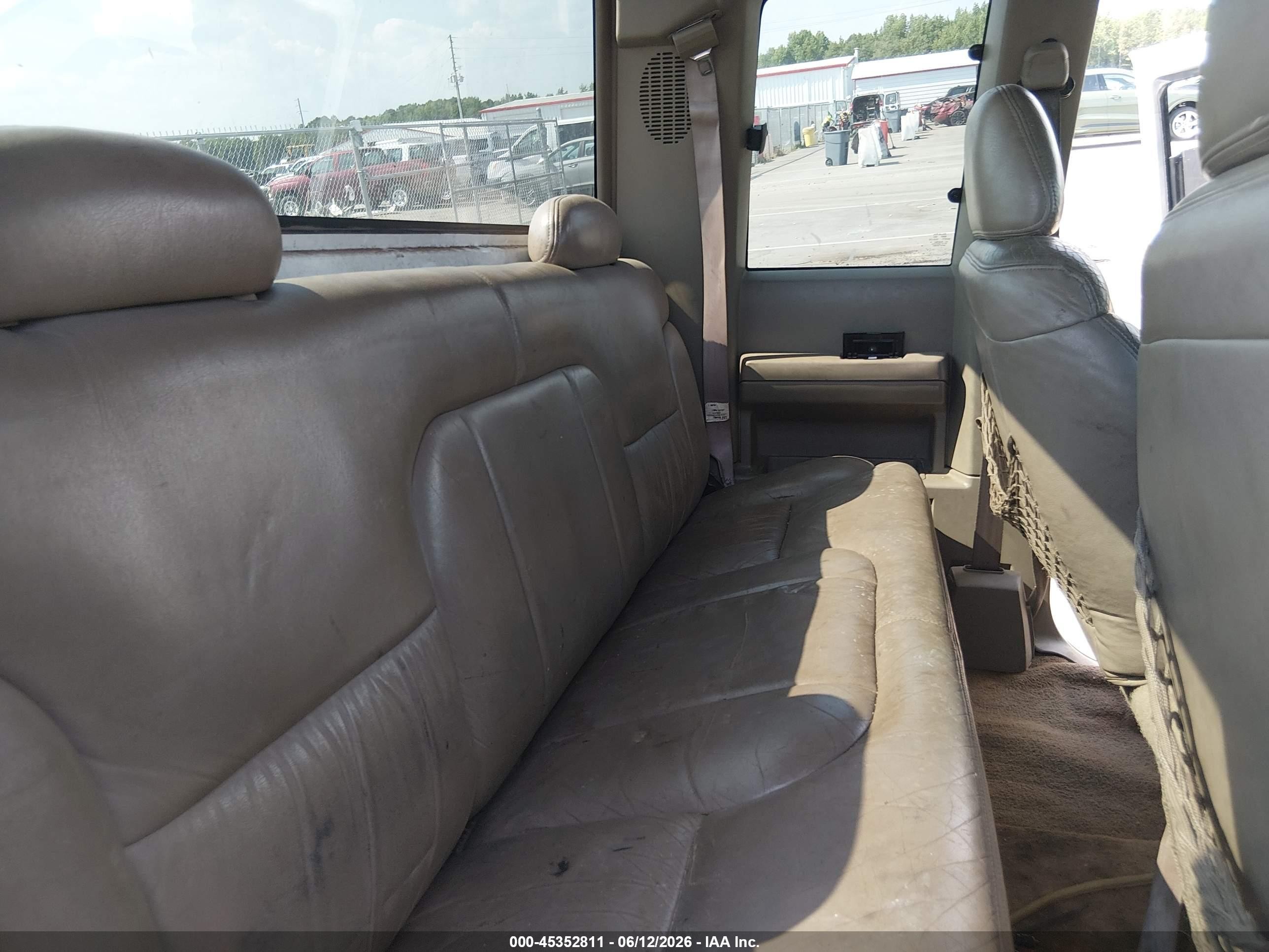 1997 Chevrolet K1500 Fleetside White vin: 2GCEK19R6V1146292