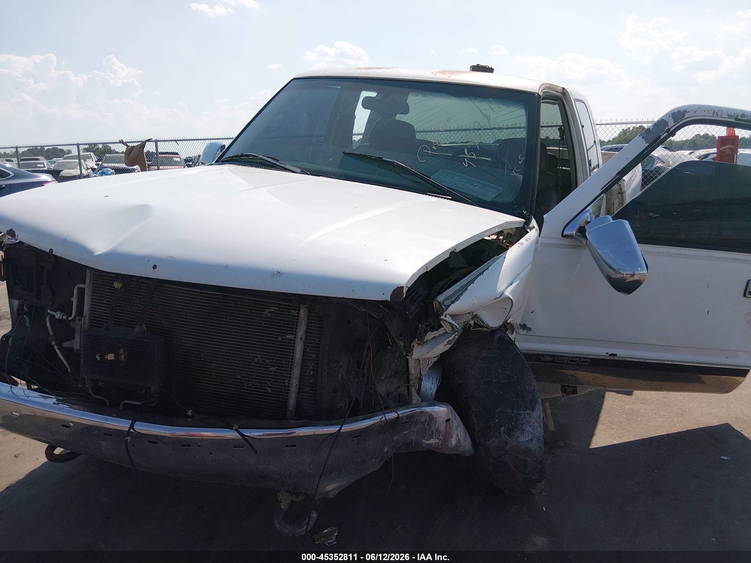 1997 Chevrolet K1500 Fleetside White vin: 2GCEK19R6V1146292