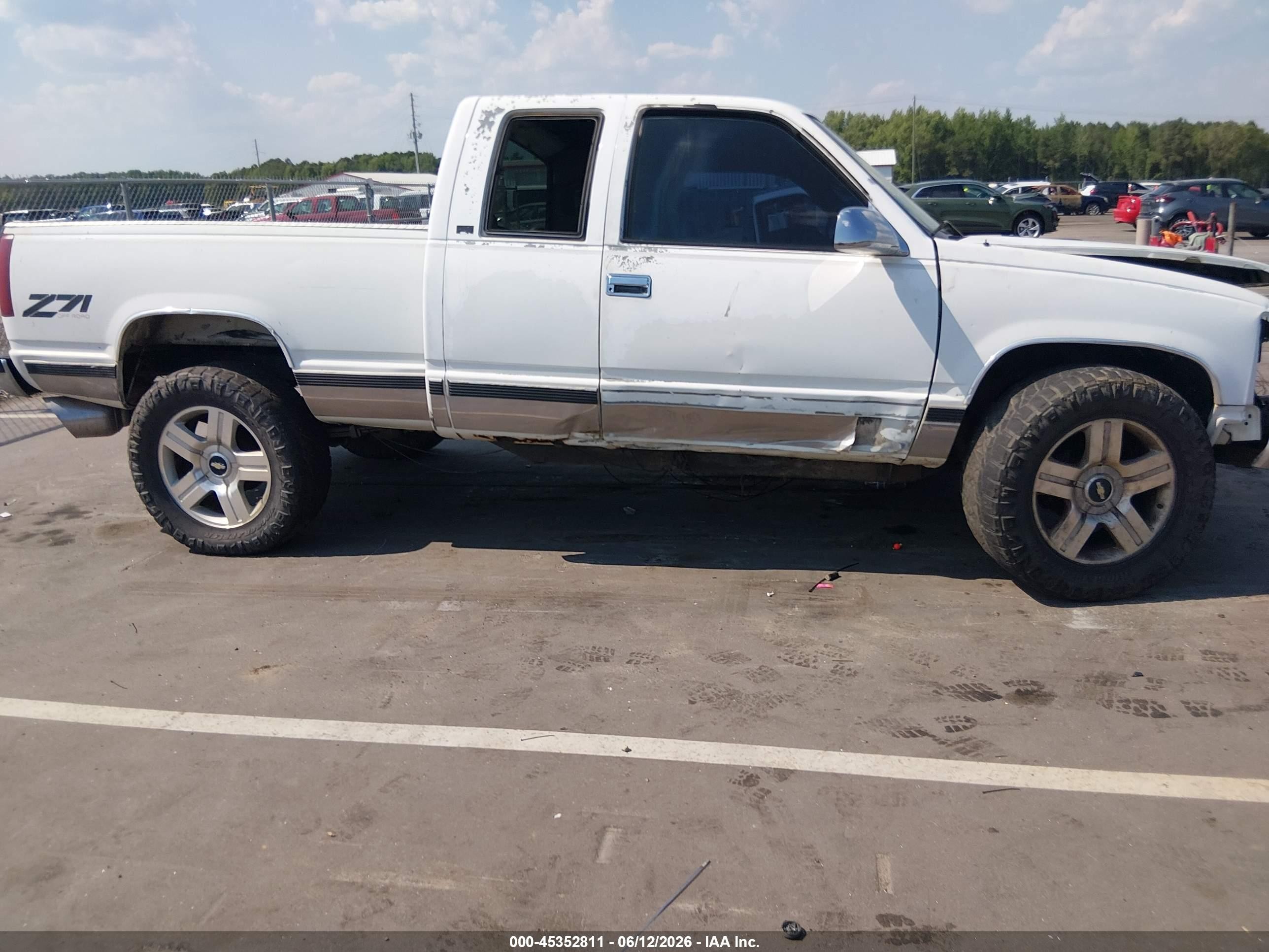 1997 Chevrolet K1500 Fleetside White vin: 2GCEK19R6V1146292