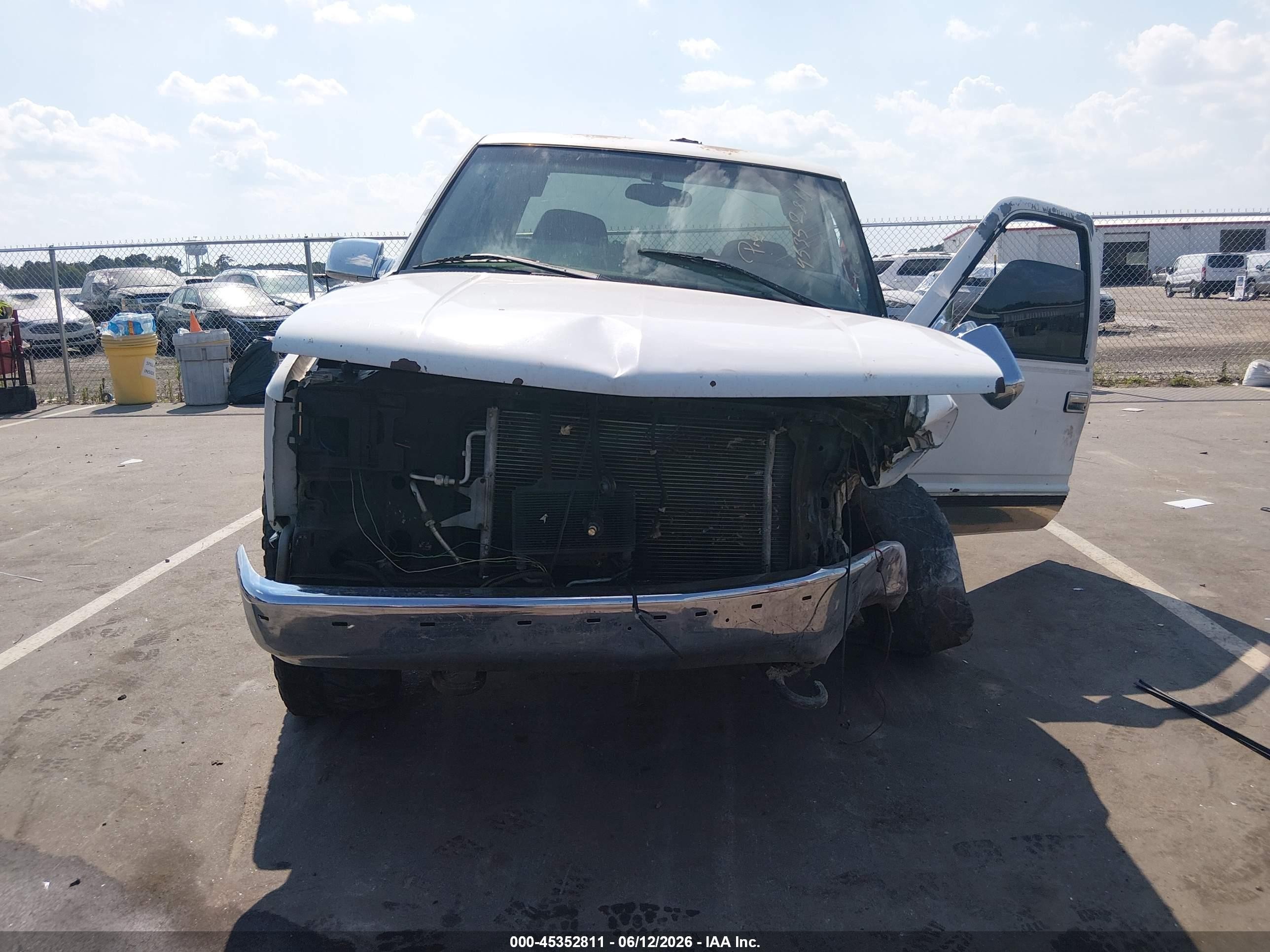 1997 Chevrolet K1500 Fleetside White vin: 2GCEK19R6V1146292