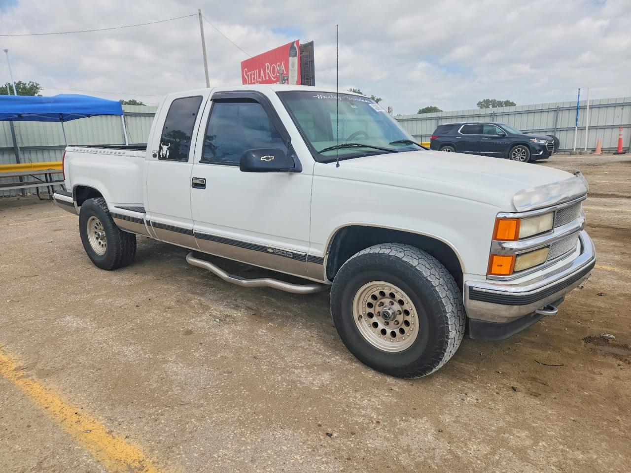 1997 Chevrolet Gmt-400 K1500 White vin: 2GCEK19R6V1235036