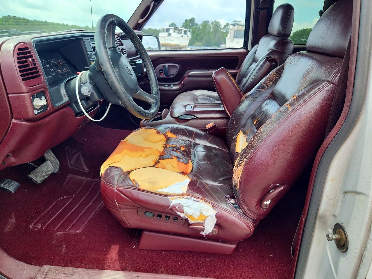 1998 Chevrolet Gmt-400 K1500 White vin: 2GCEK19R6W1221378