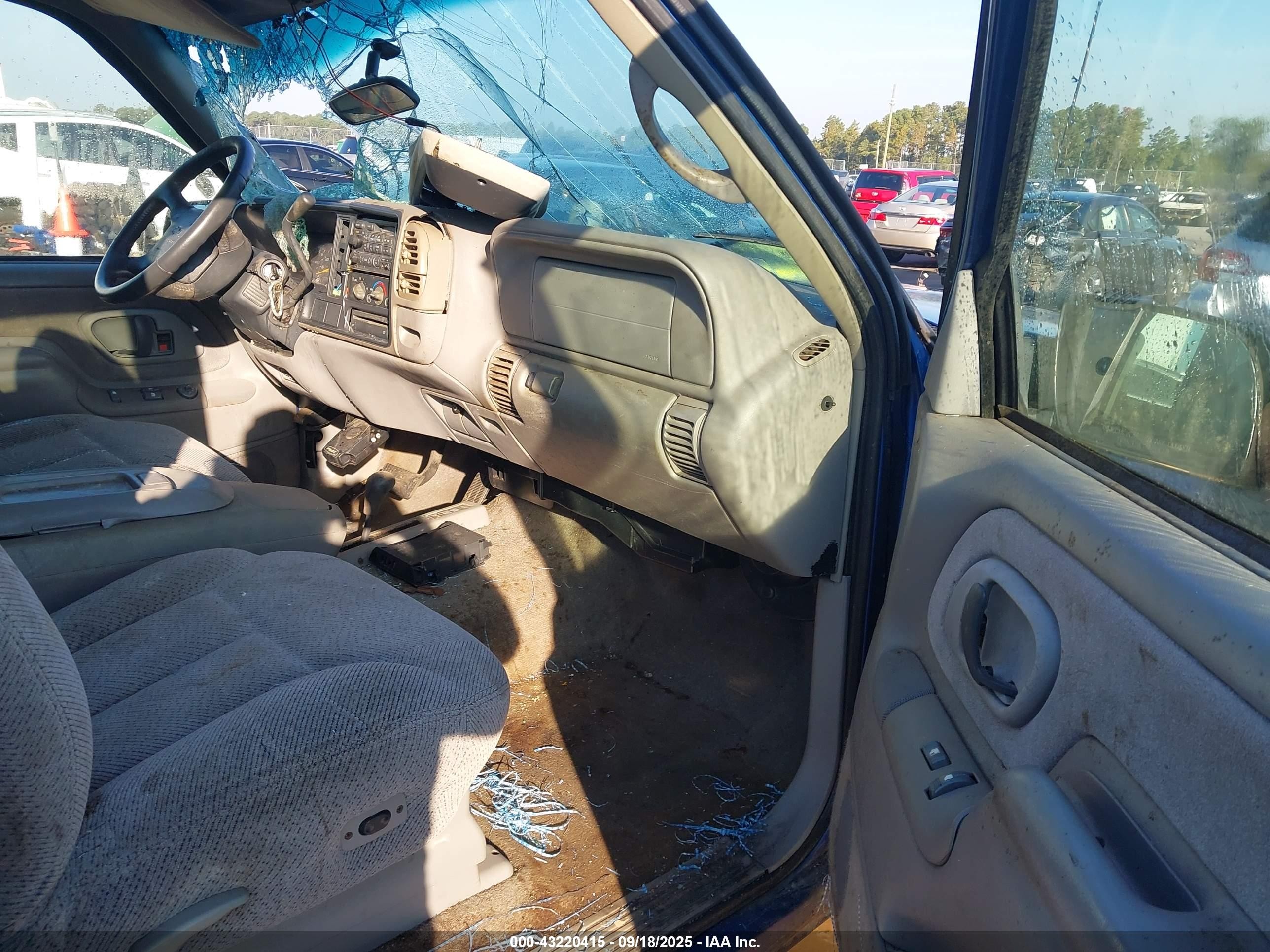 1997 Chevrolet K1500 Fleetside Blue vin: 2GCEK19R8V1125041
