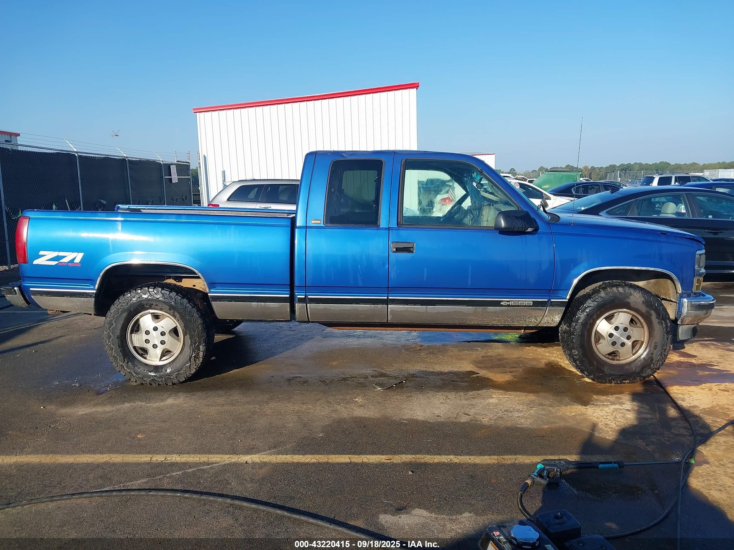 1997 Chevrolet K1500 Fleetside Blue vin: 2GCEK19R8V1125041